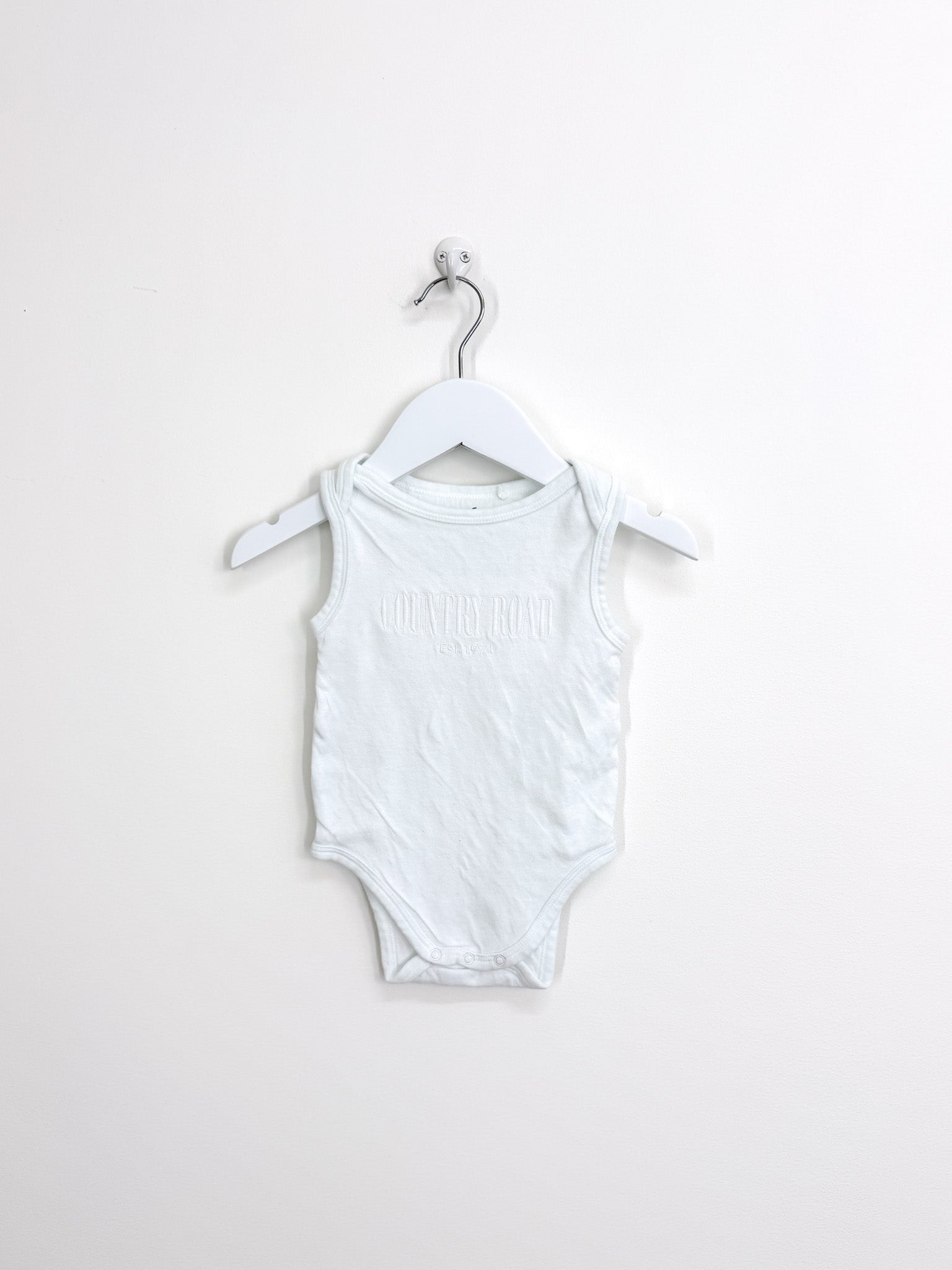 Country Road organic heritage singletsuit - white (6-12m)