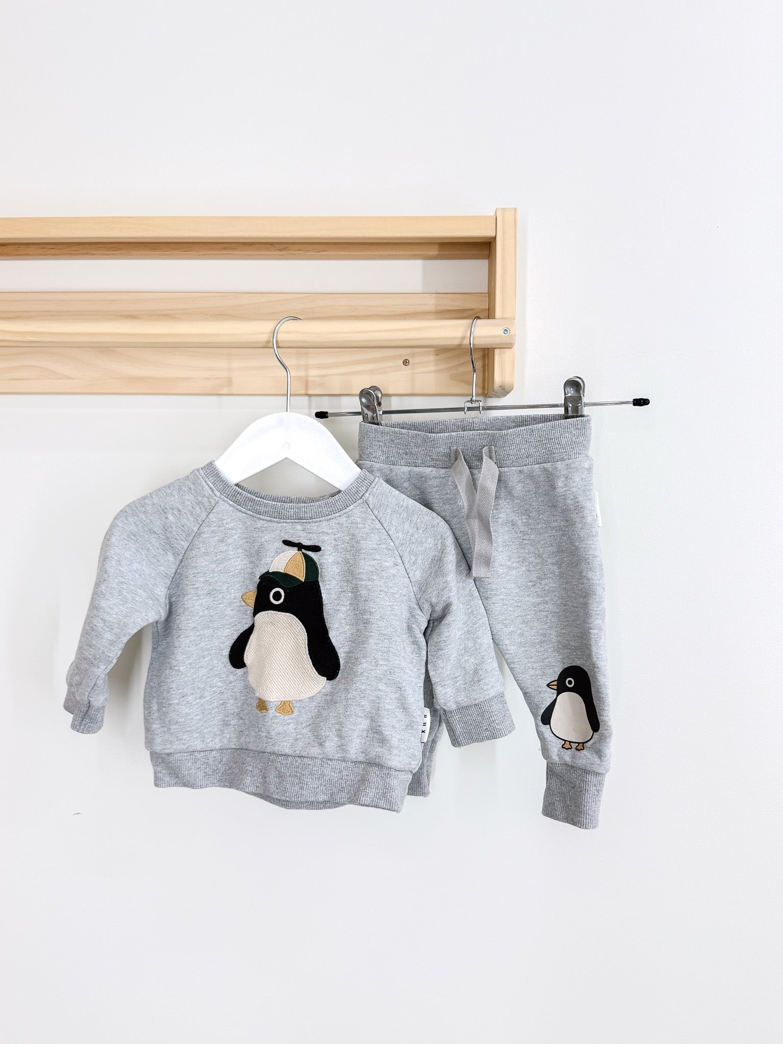 Hux organic penguin track set (3-6m)