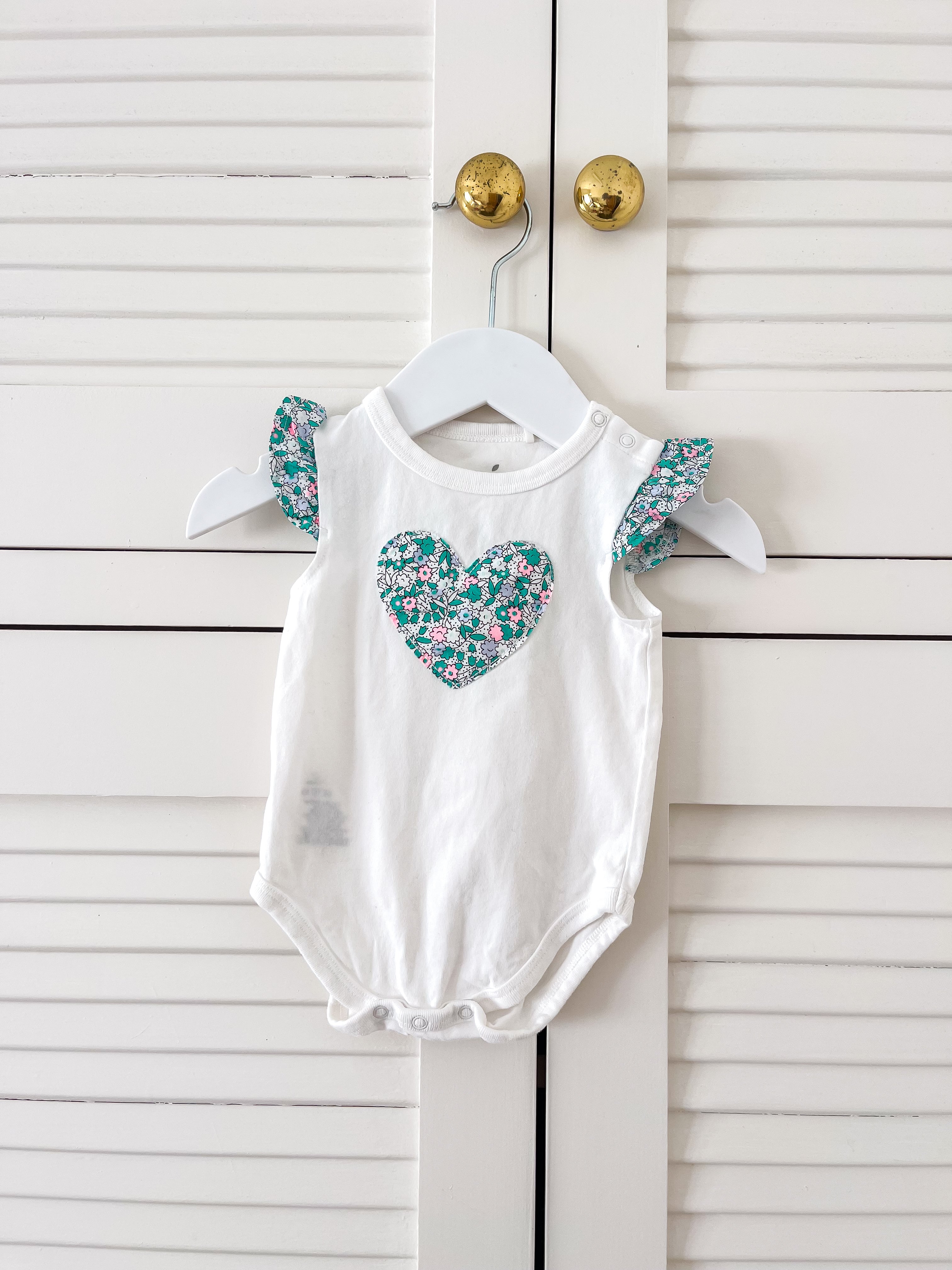 Country Road organic heart frill bodysuit (3-6m)