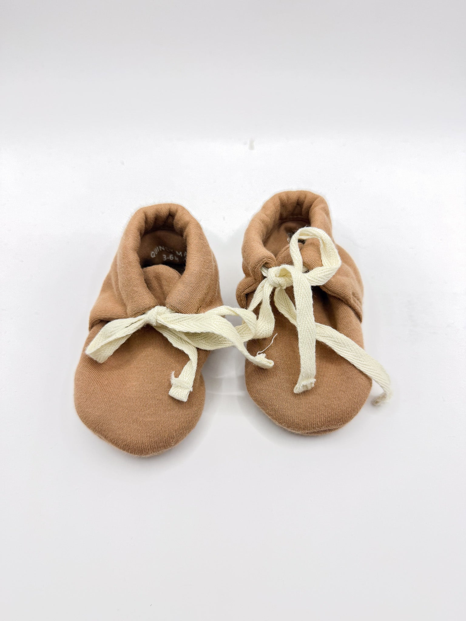 Quincy Mae organic booties (6-12m)