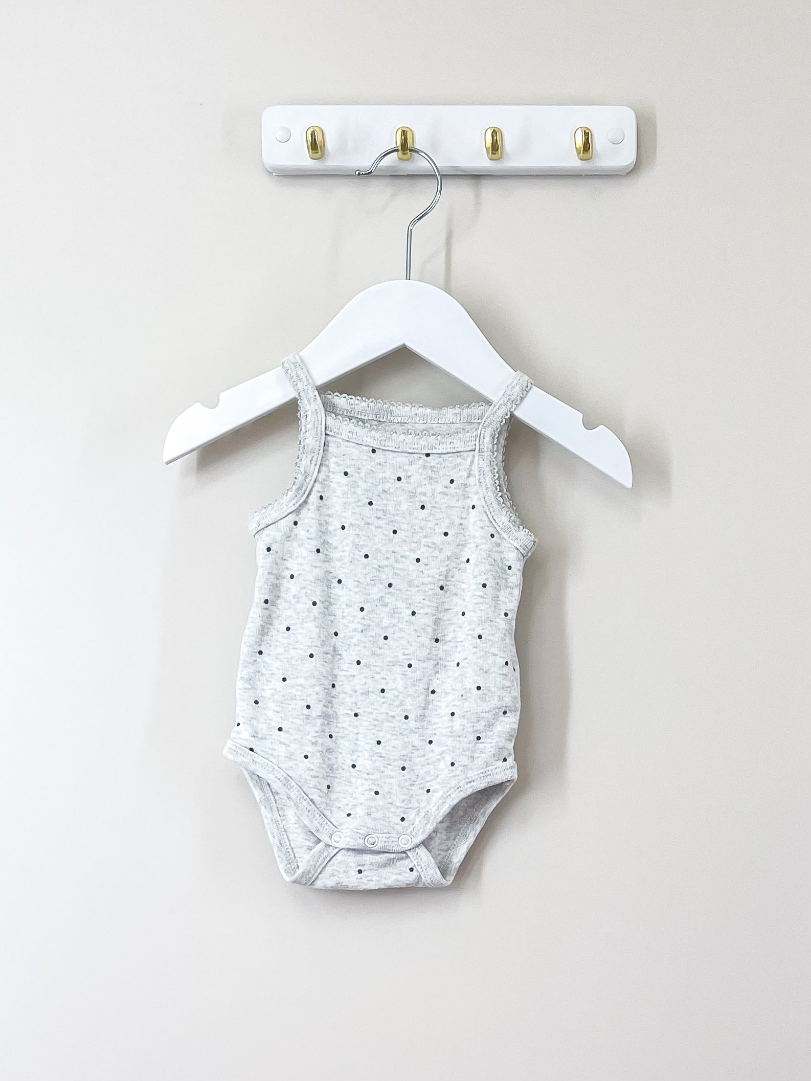Cotton On Kids spotty singletsuit (0-3m)