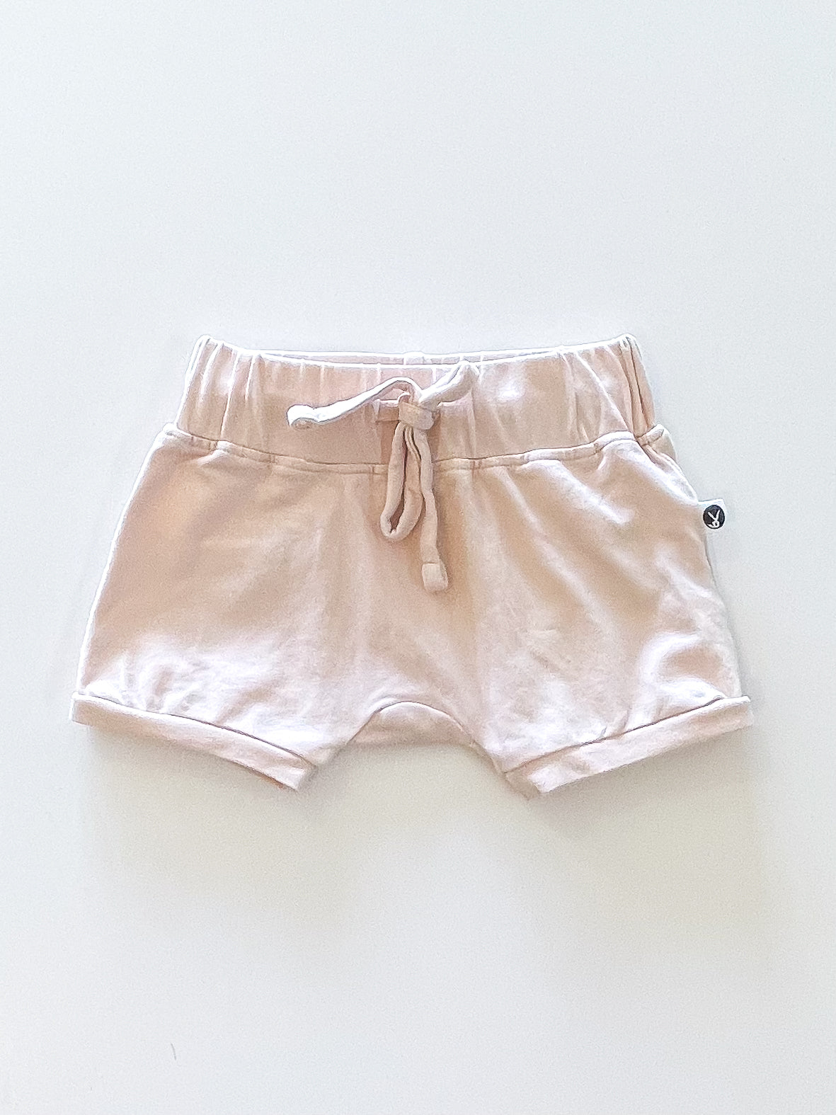 Burrow & Be organic essentials shorts (3-6m)