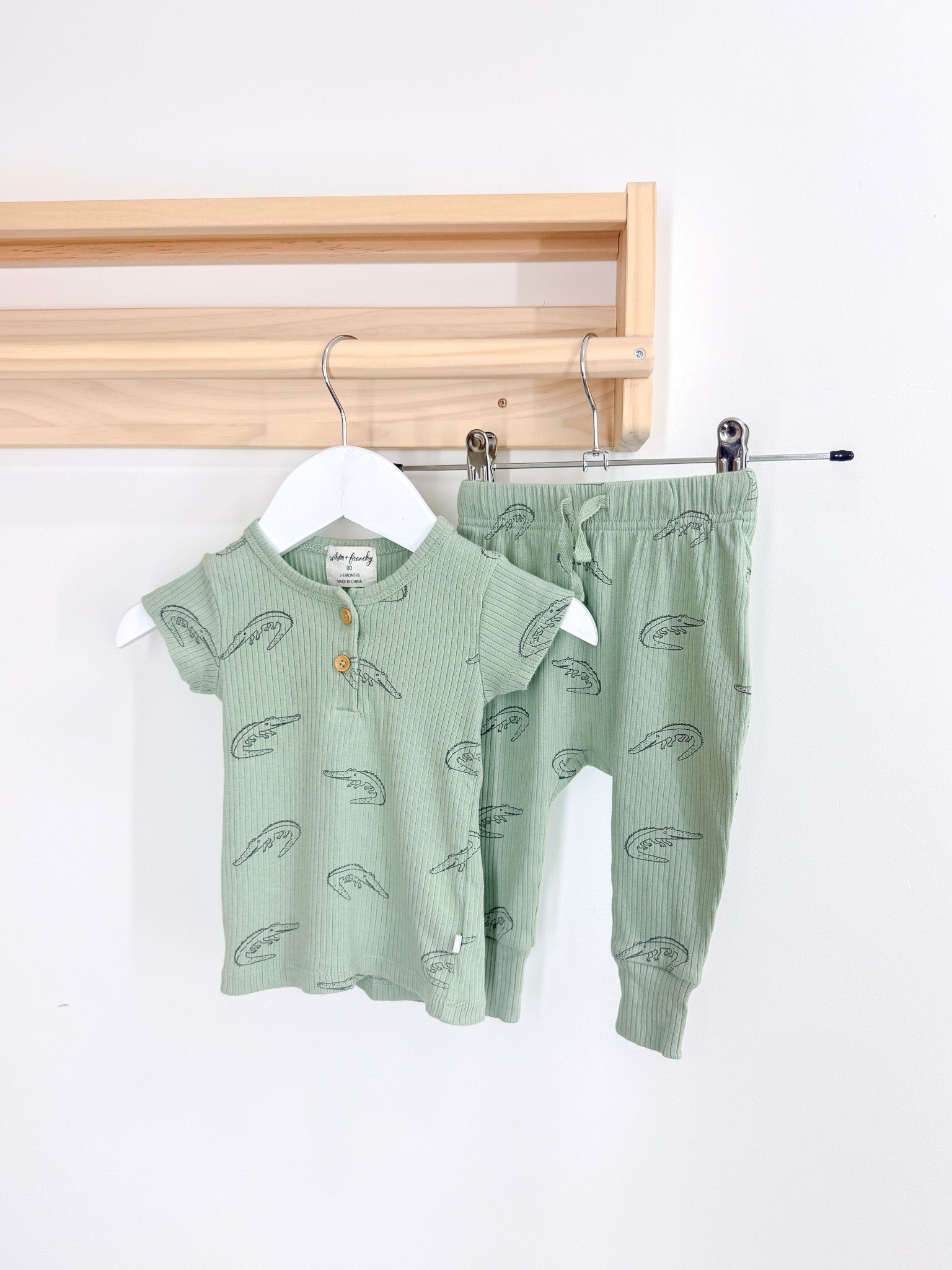Wilson & Frenchy organic rib set - little croc (3-6m)