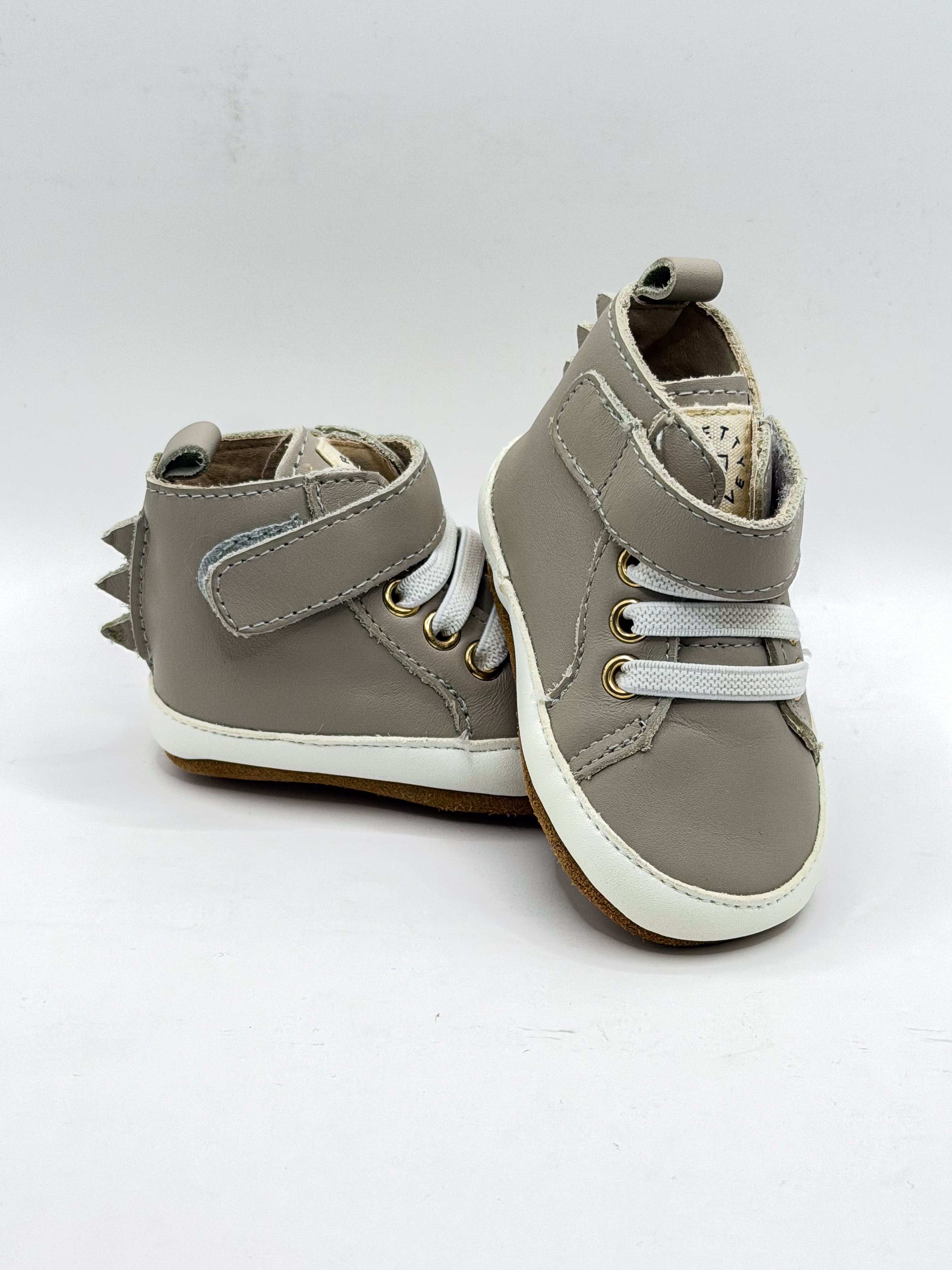 BNWOT Pretty Brave dragon hi top soft sole shoes (16-17EU)