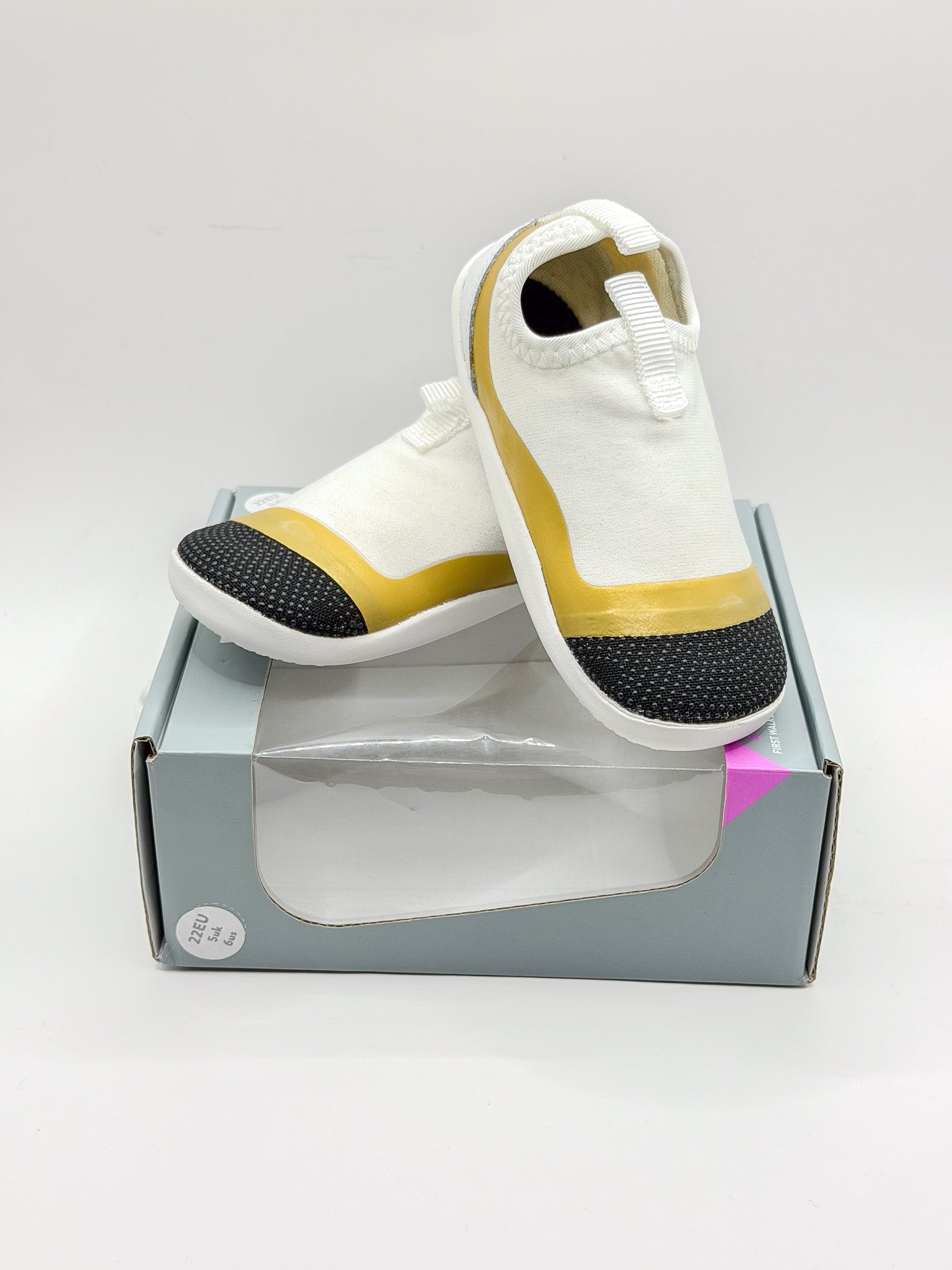 BNWT Bobux xplorer lo dimension slip on shoes (22EU)