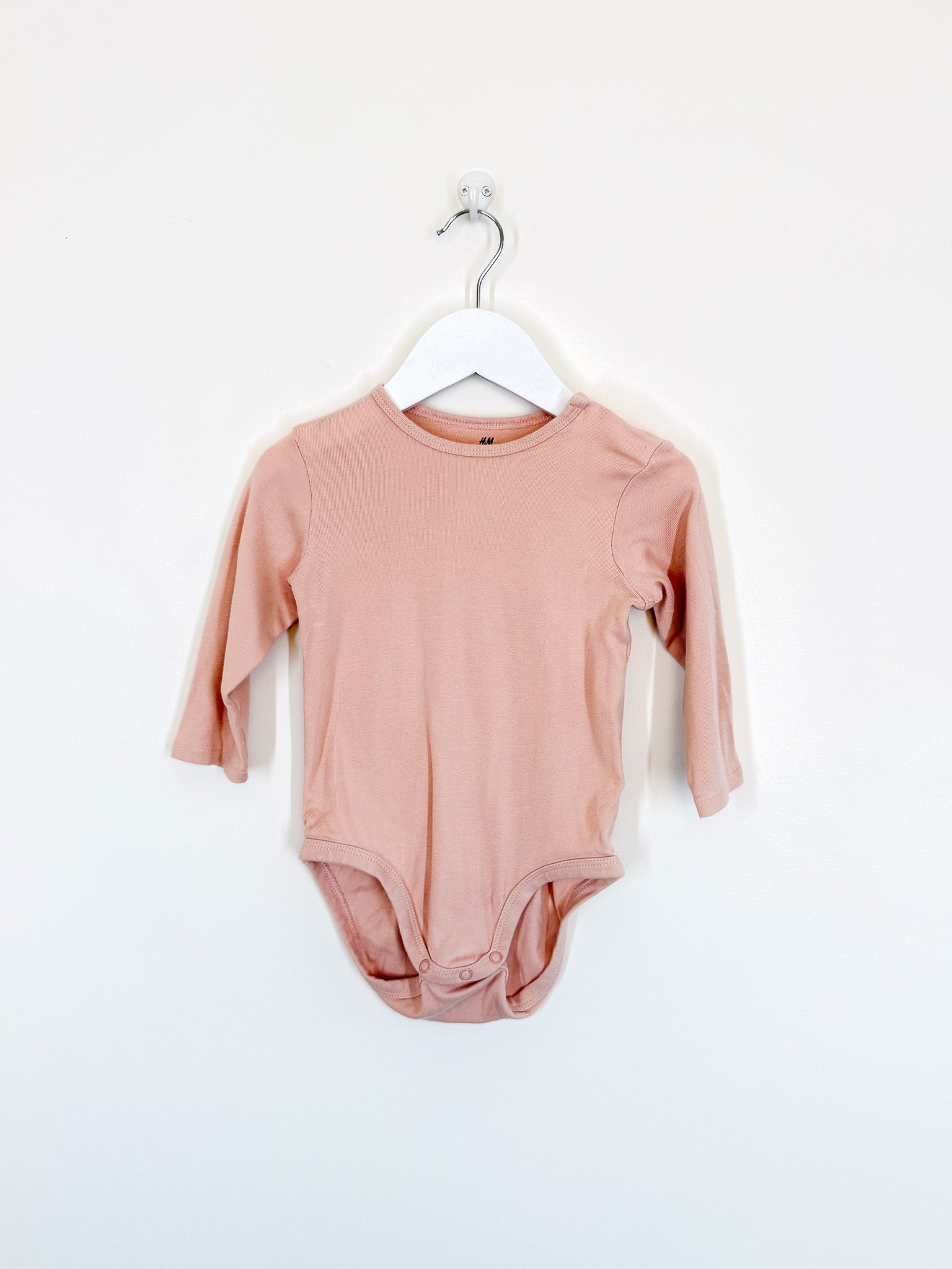 H&M organic basic bodysuit (12-18m)
