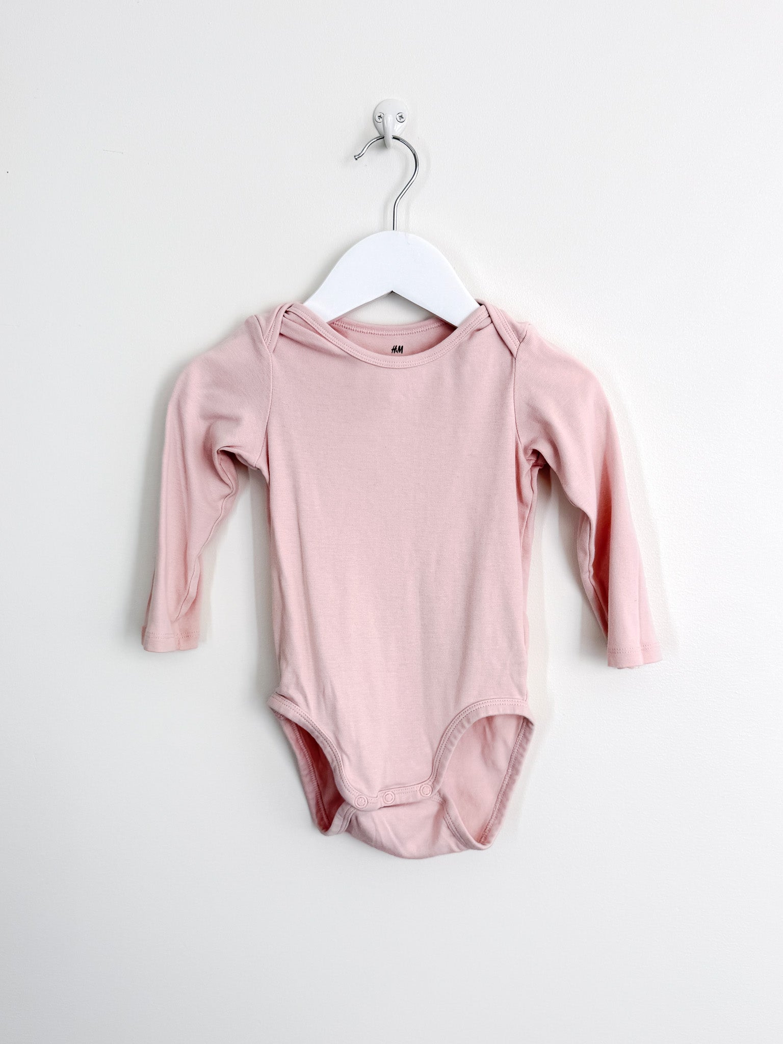 H&M organic basic bodysuit (12-18m)