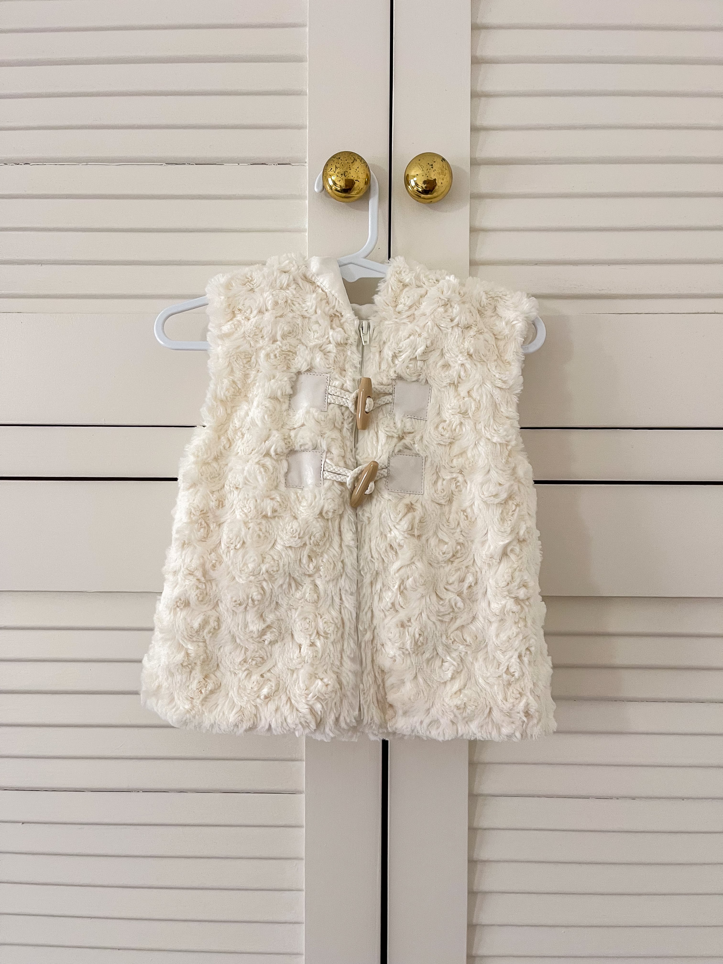 Teeny Weeny fluffy bear hooded vest (1y)