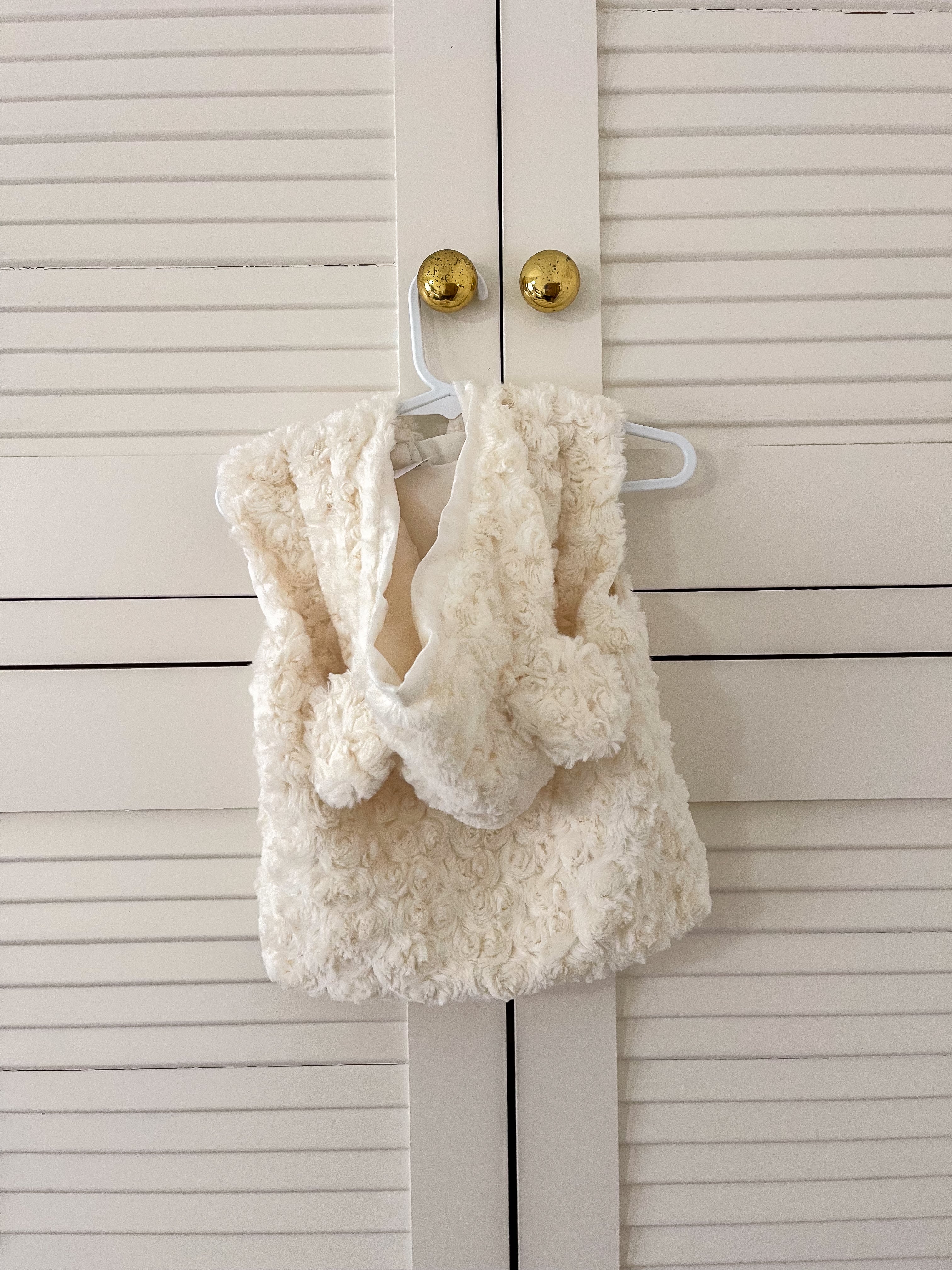 Teeny Weeny fluffy bear hooded vest (1y)