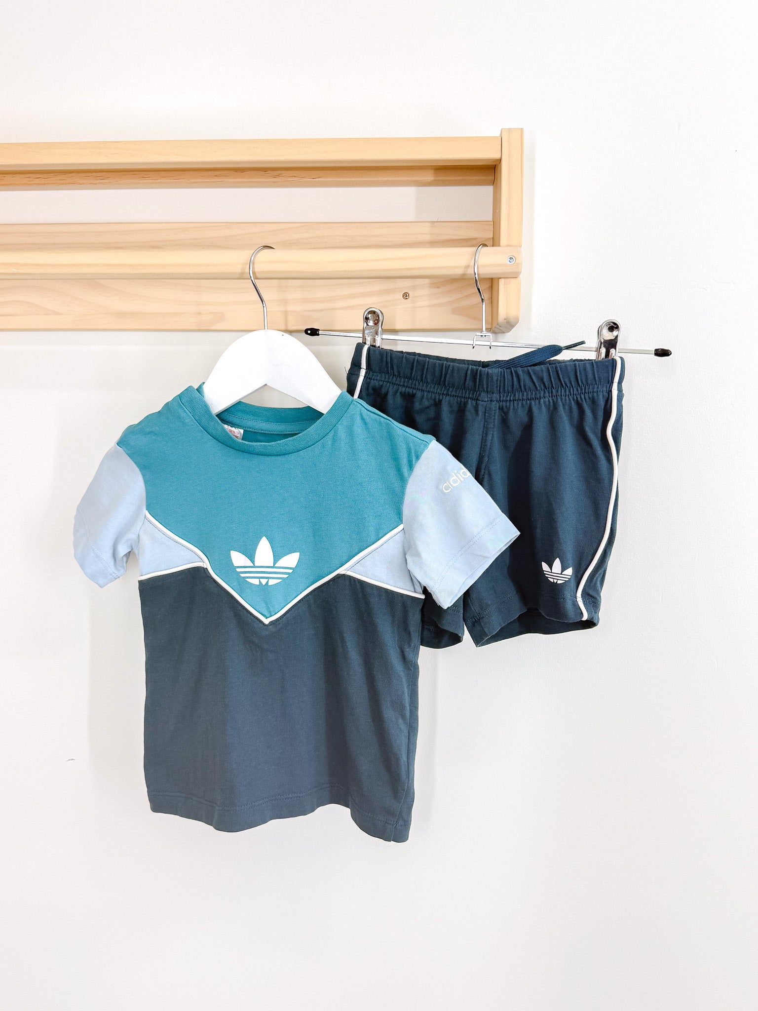 Adidas tee & shorts set (9-12m)