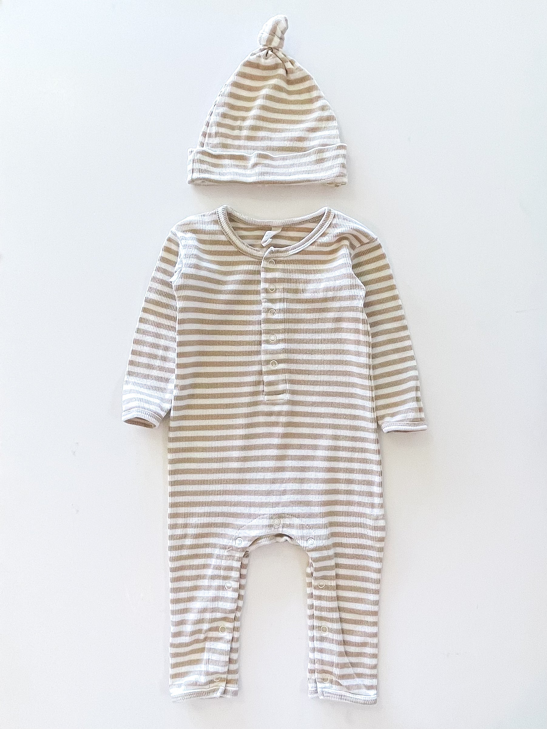 Quincy Mae organic ribbed stripe onesie + beanie (3-6m)