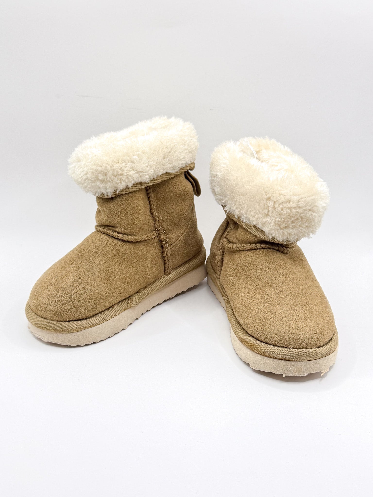 Cotton On Kids ugg boots (25EU)