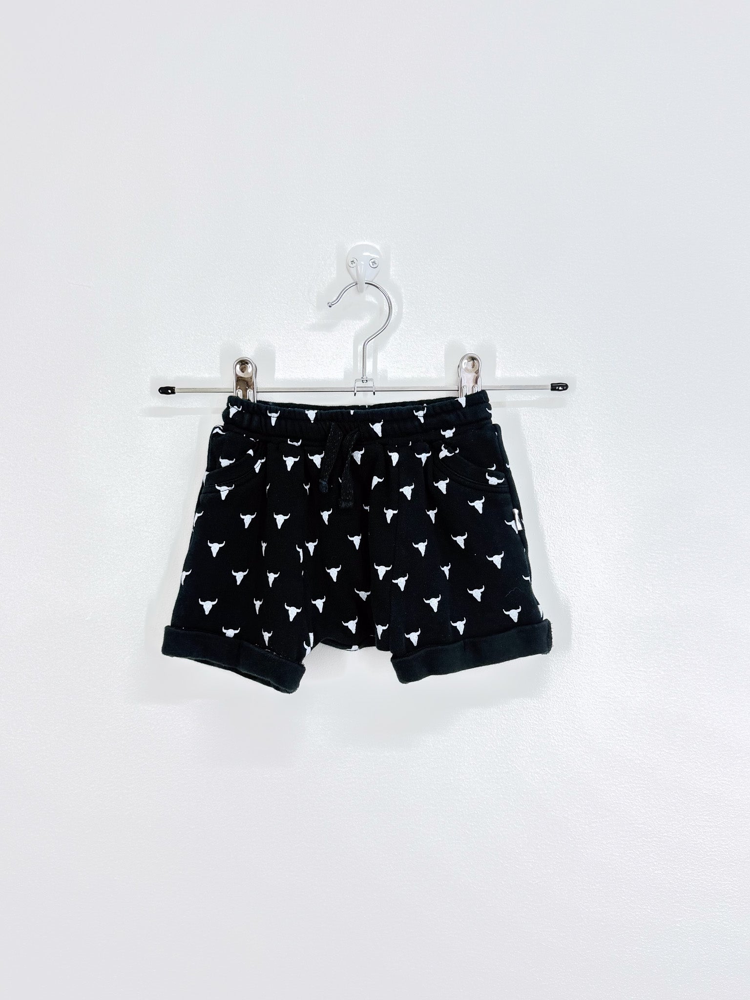 Phoenix & The Fox organic slouch shorts (0-3m)