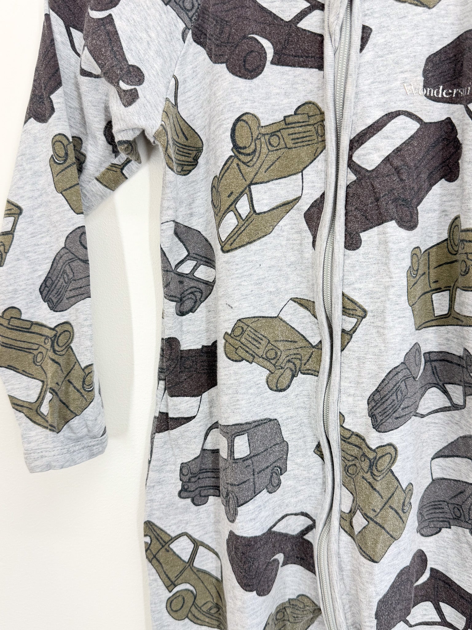 Bonds wondersuit - camo car (18-24m)