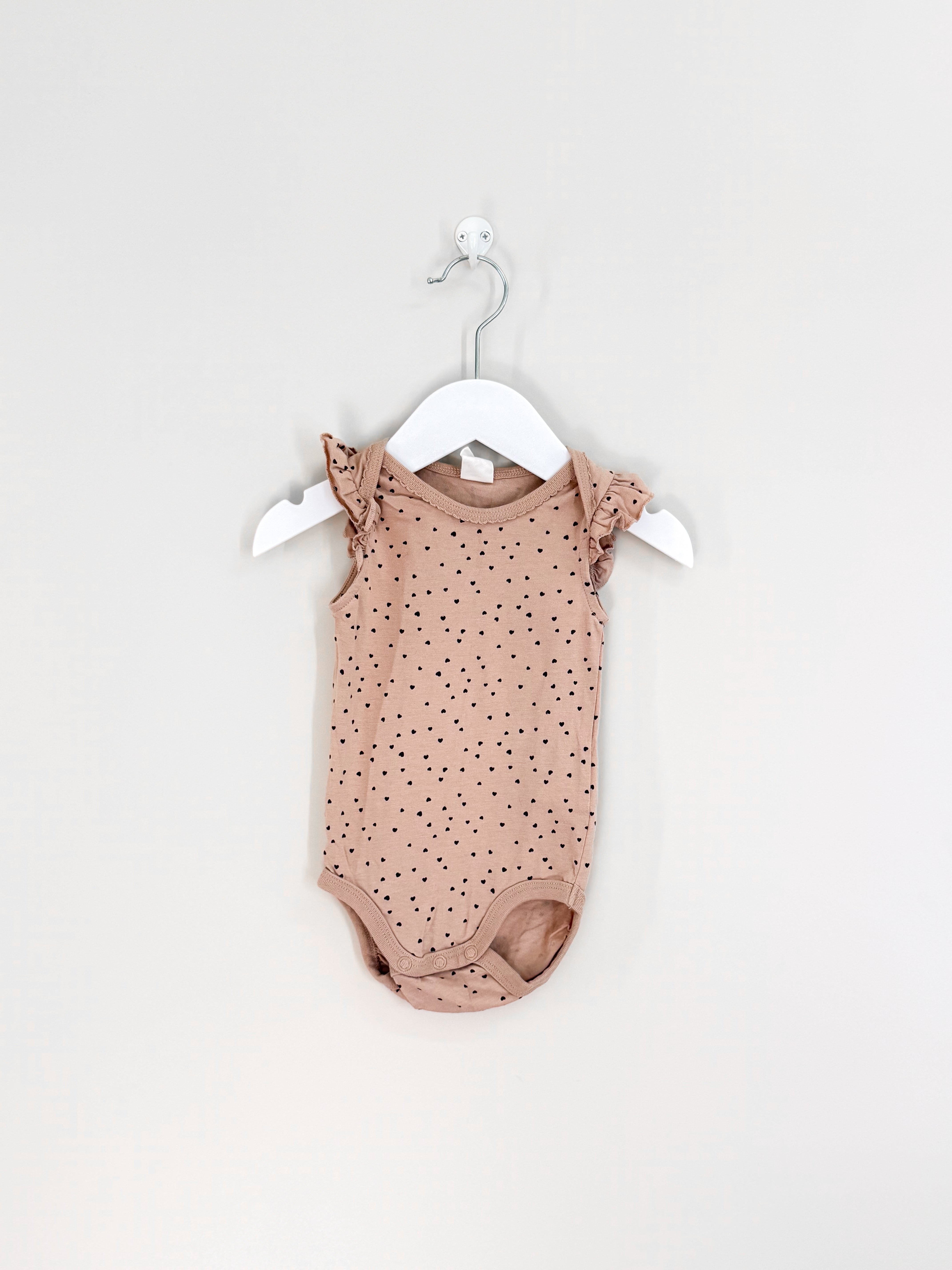 H&M flutter singletsuit - mini hearts (3-6m)
