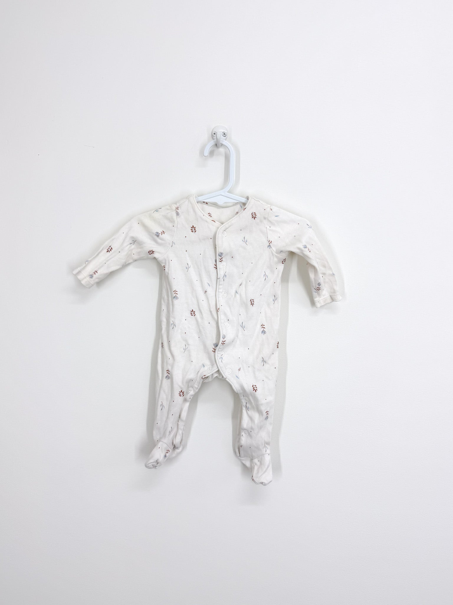 Little Bundle button onesie (newborn) - SECONDS