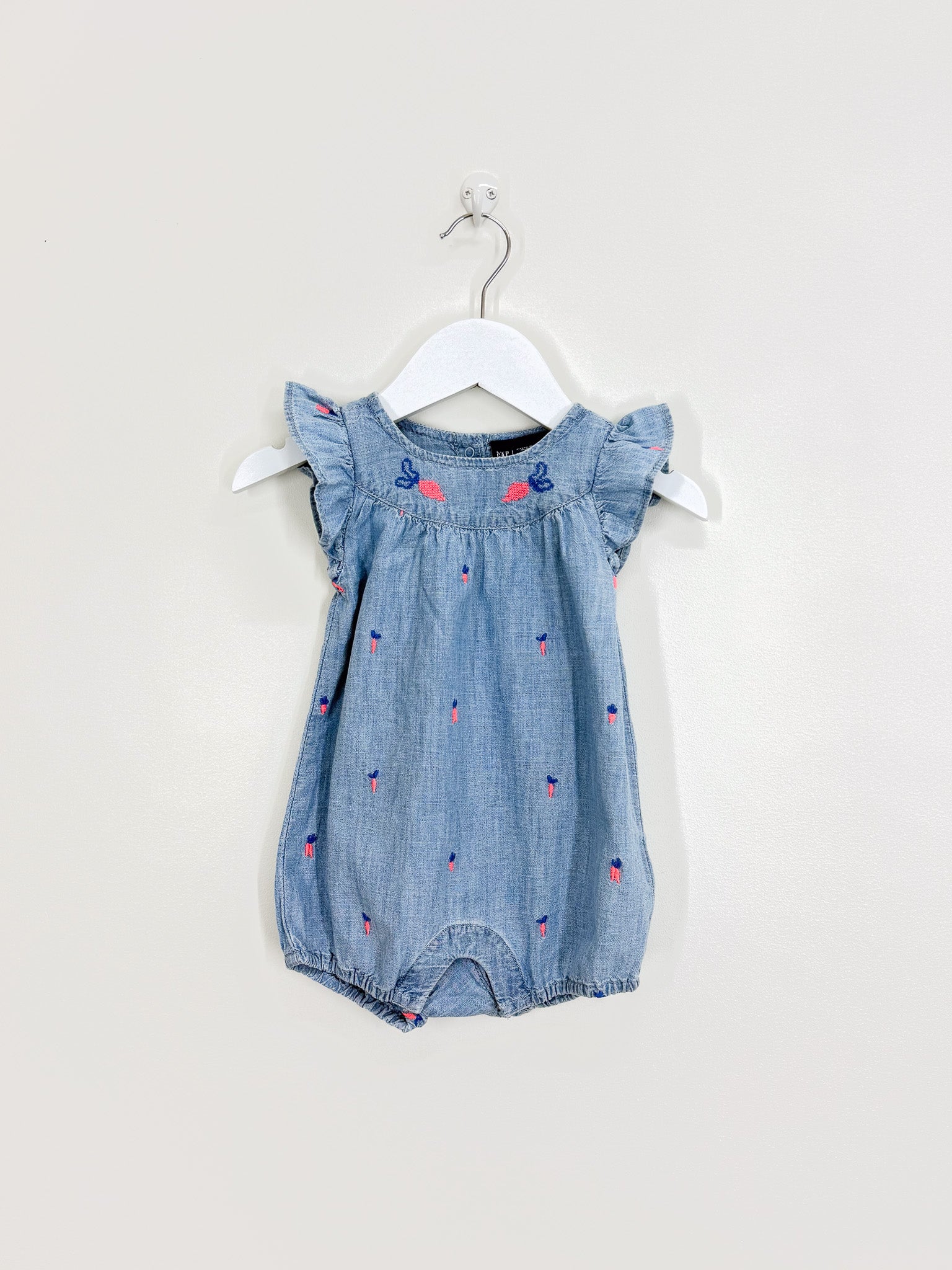 Gap x Peter Rabbit carrot chambray romper (3-6m)