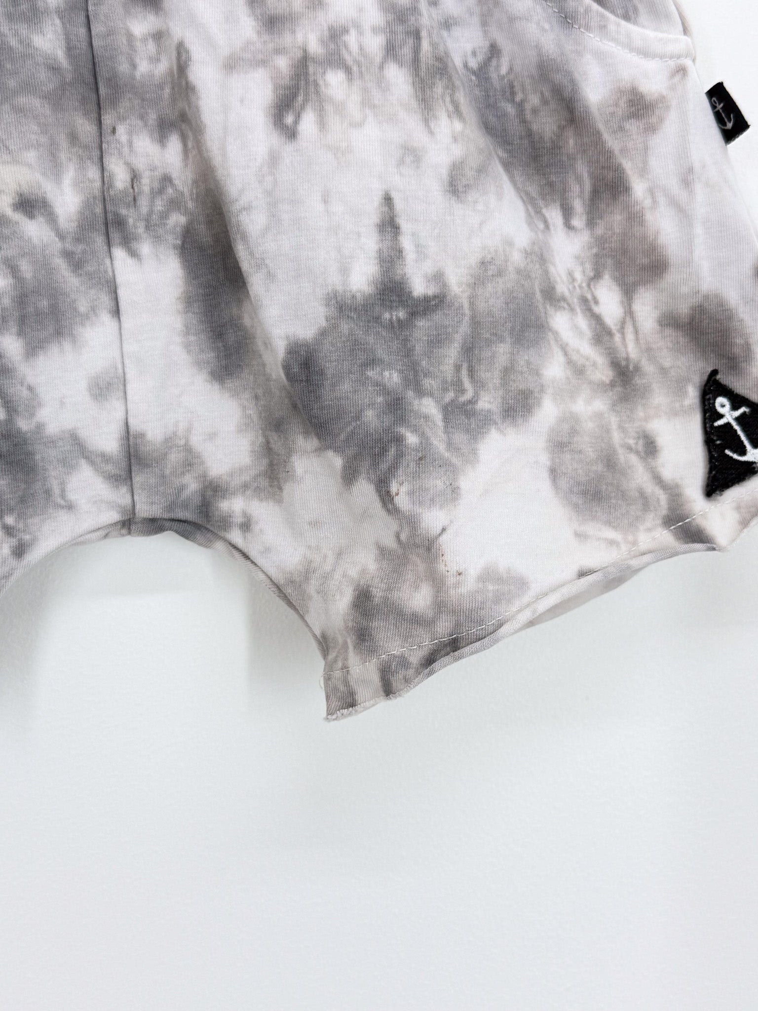 Hello Stranger organic tie dye shorts (2y)