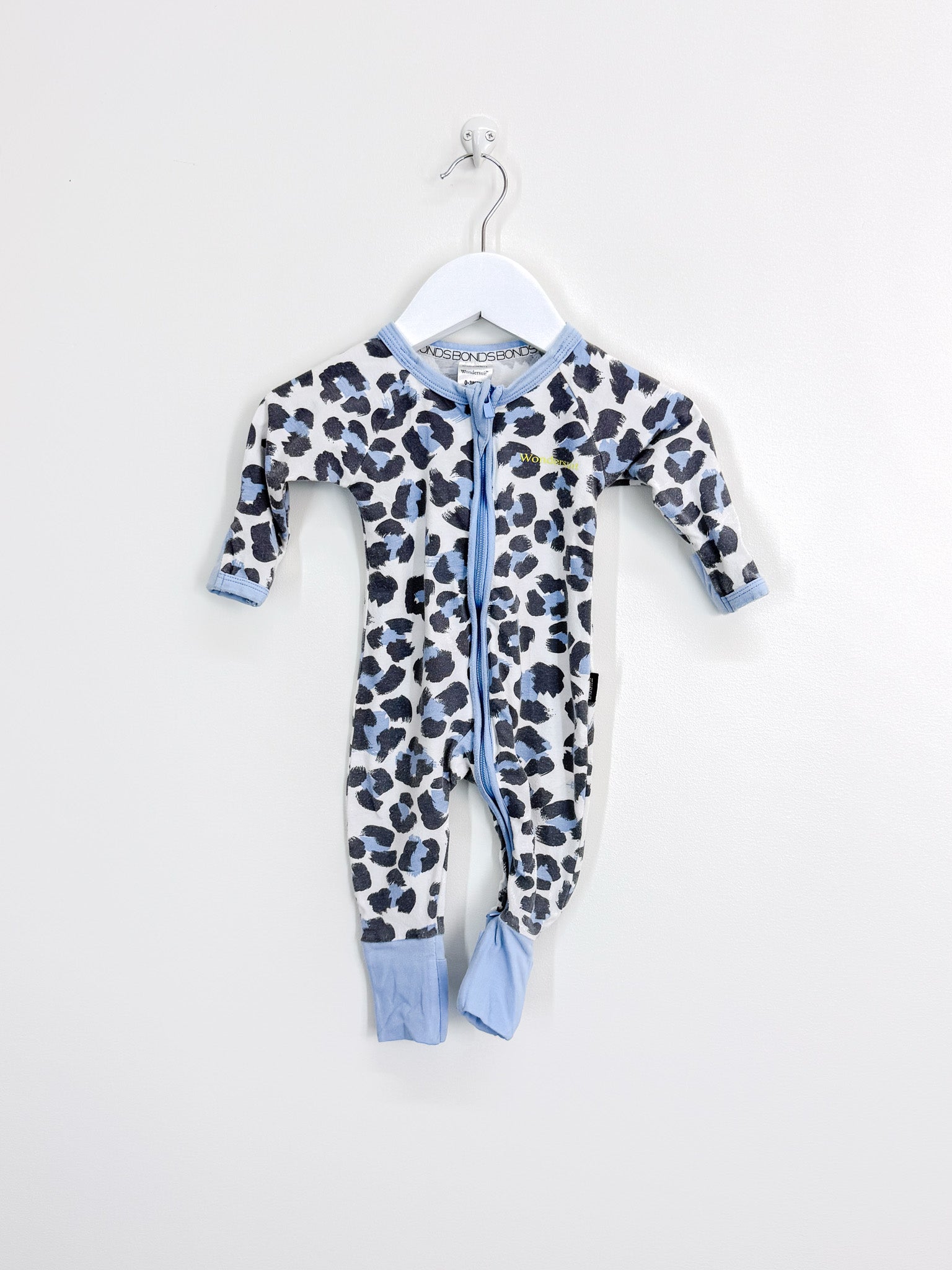 Bonds wondersuit blue leopard (0-3m)