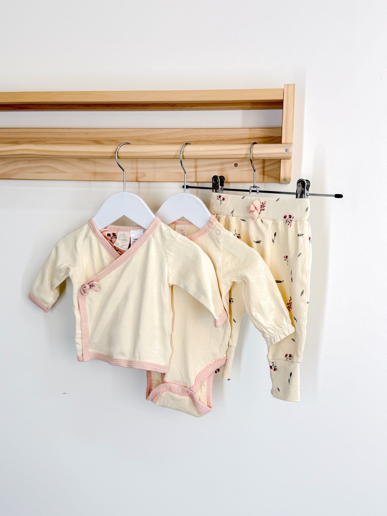 Little Bundle 3 piece cream floral set (newborn)