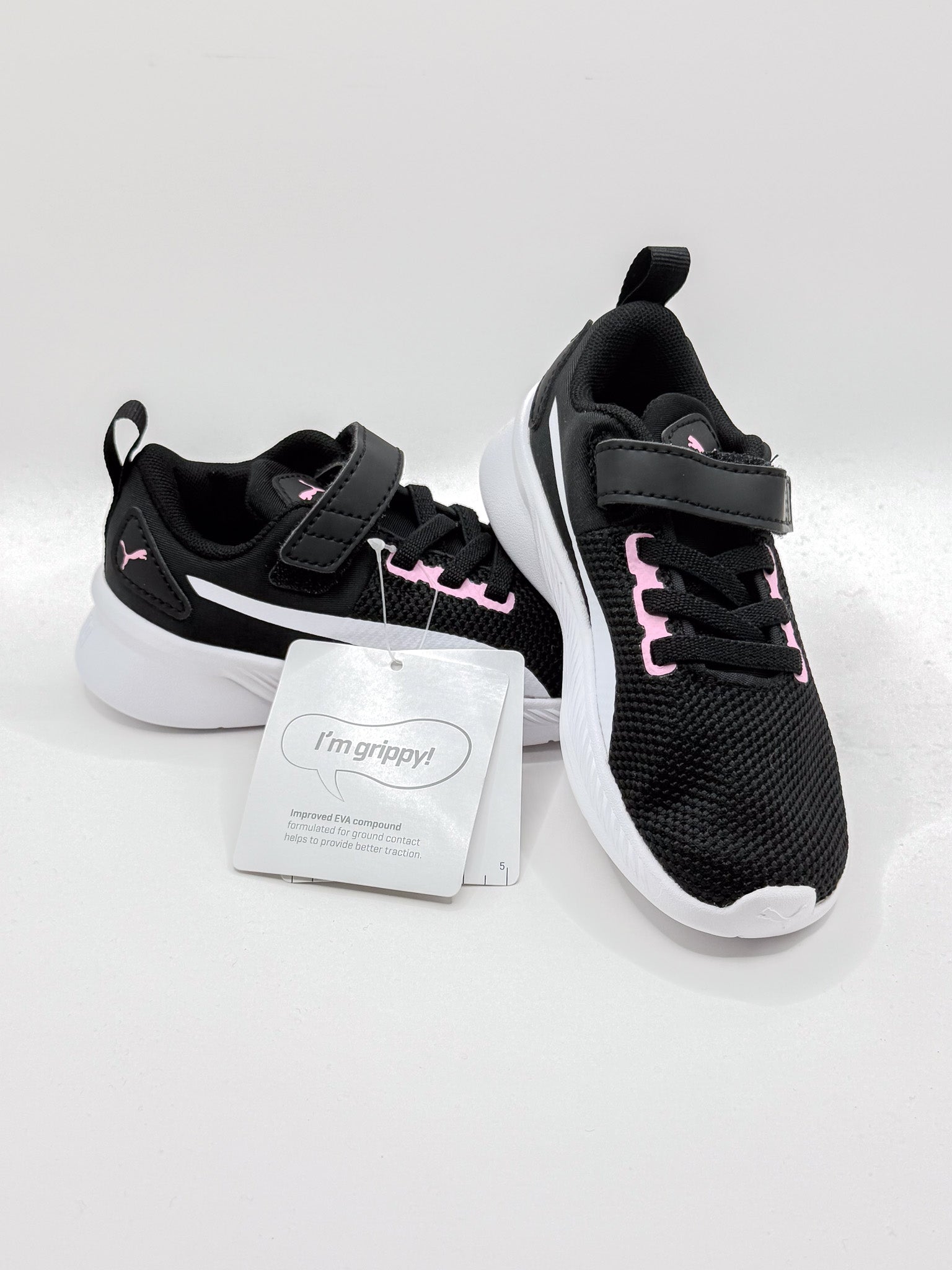 BNWT Puma fly runner v sneakers (24EU)