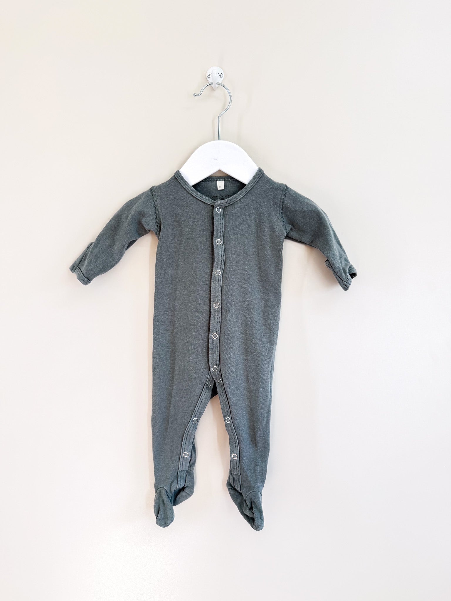 Quincy Mae organic button oneise (0-3m)