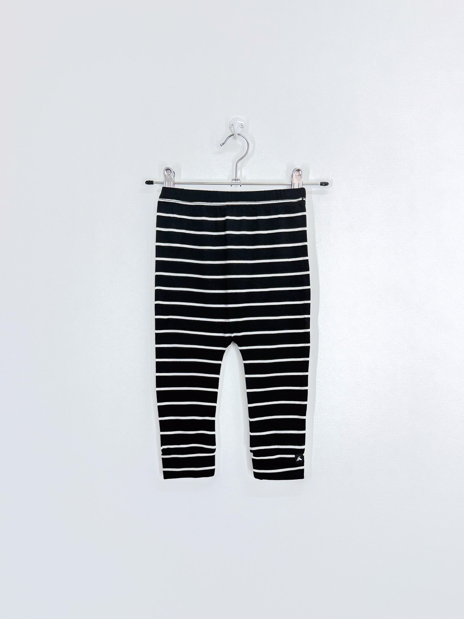 BNWT Macpac merino 150 leggings - black white stripe (18m)