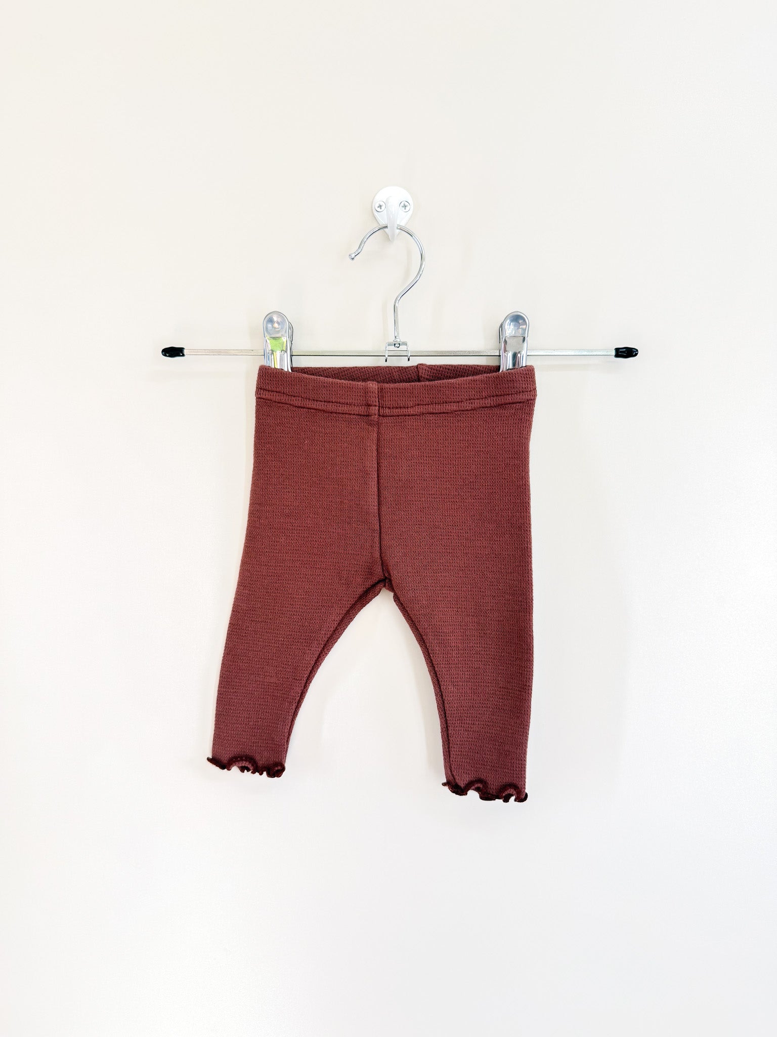 Little Bundle textured lettuce edge leggings (newborn)