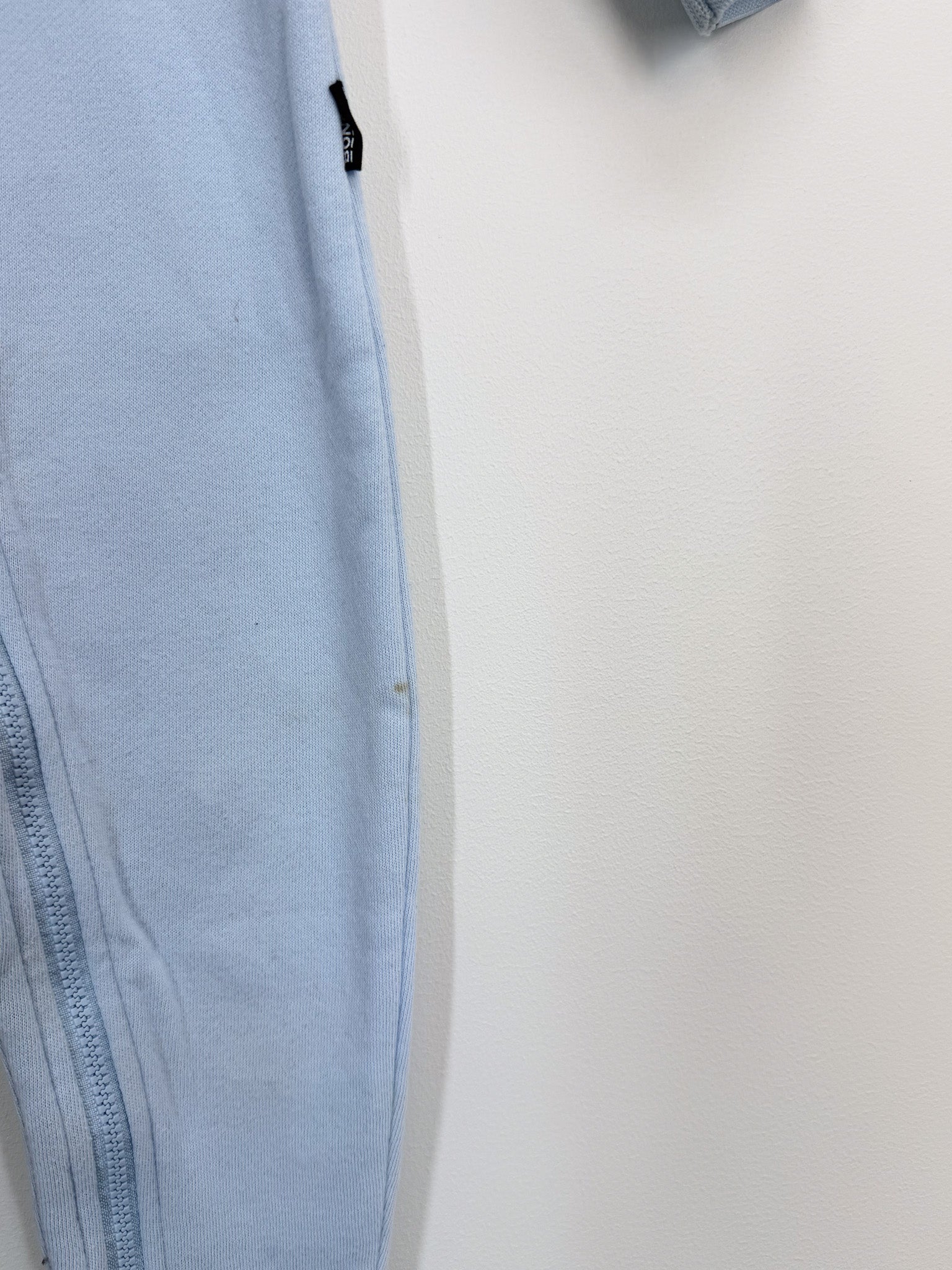 Bonds logo fleece zipsuit - light blue (12-18m)