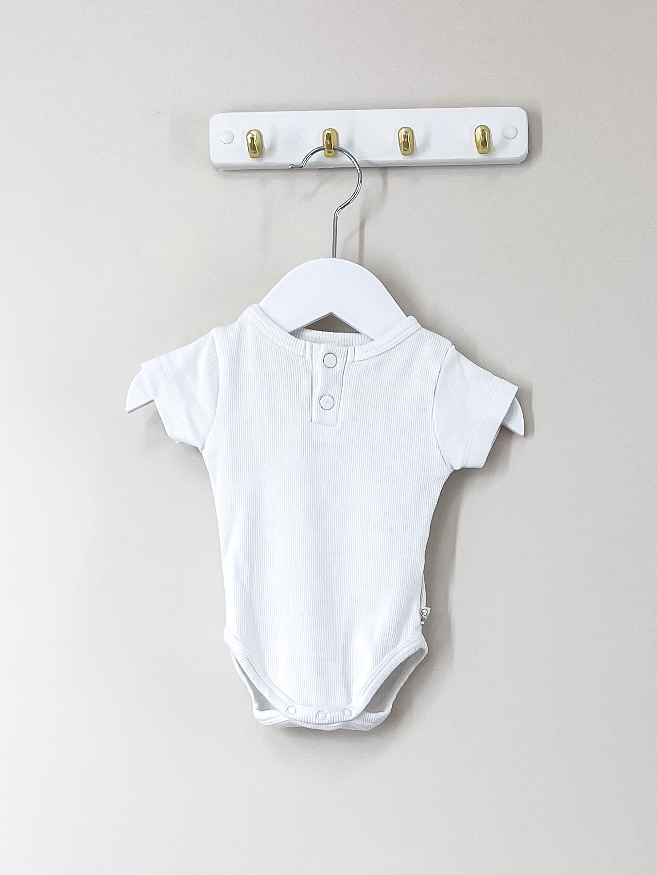 Snuggle Hunny organic rib henley bodysuit (0-3m)