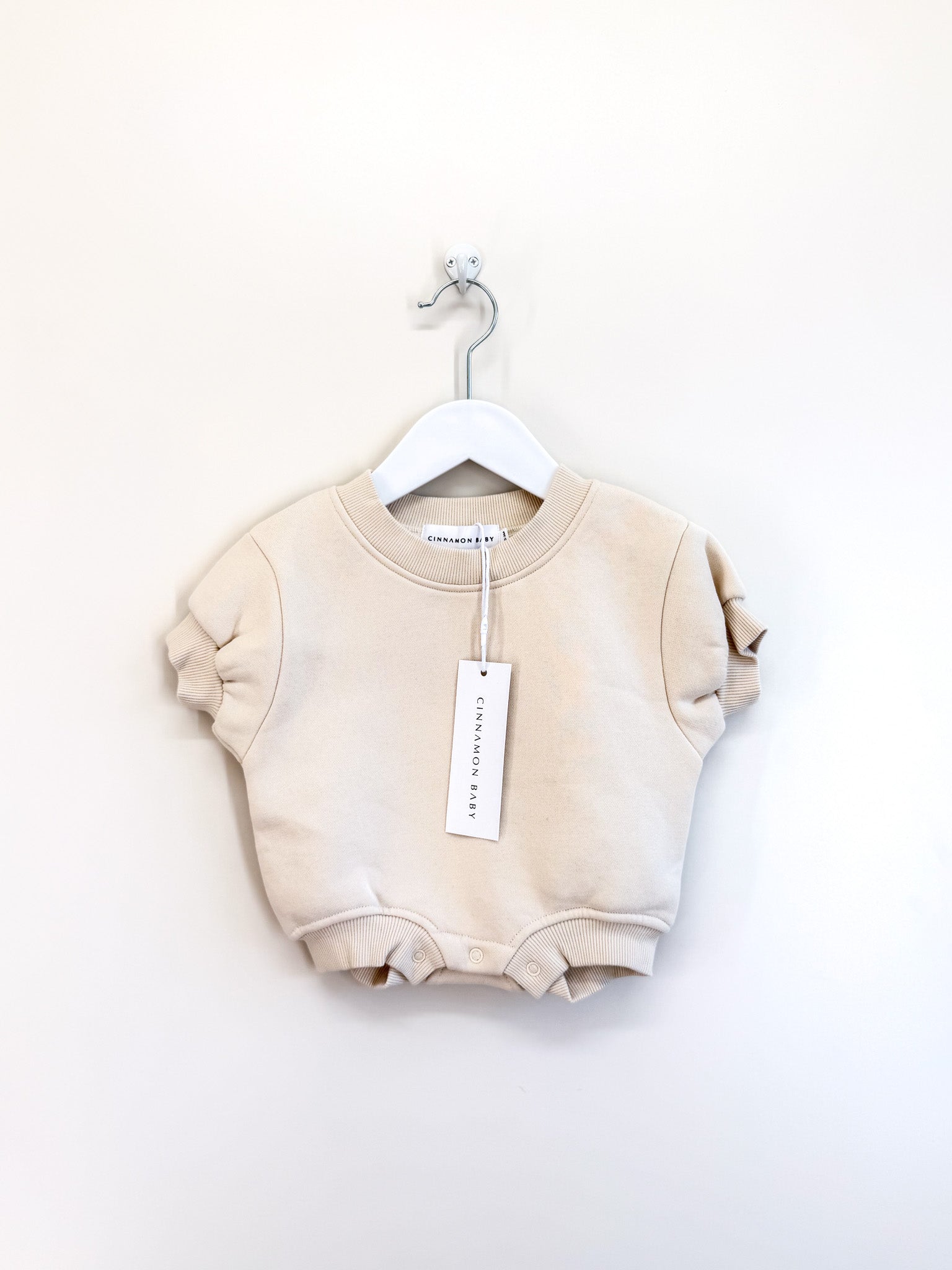 BWNT Cinnamon Baby logo romper (0-3m)