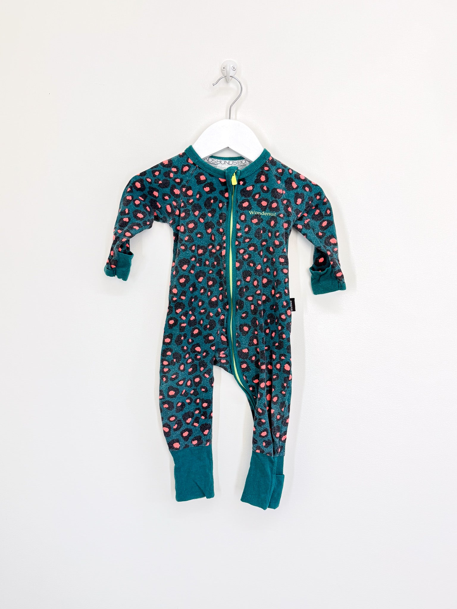 Bonds wondersuit - green leopard (3-6m)