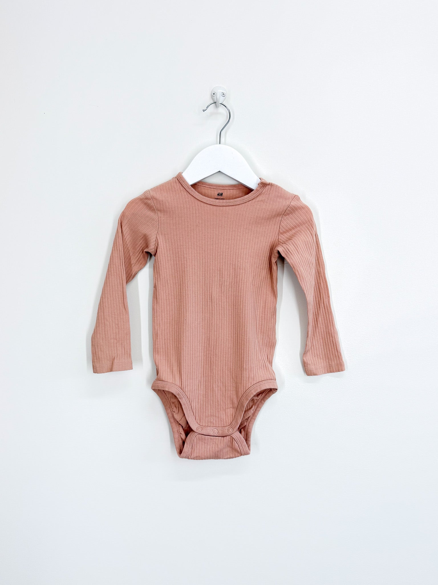 H&M organic rib bodysuit (18-24m)