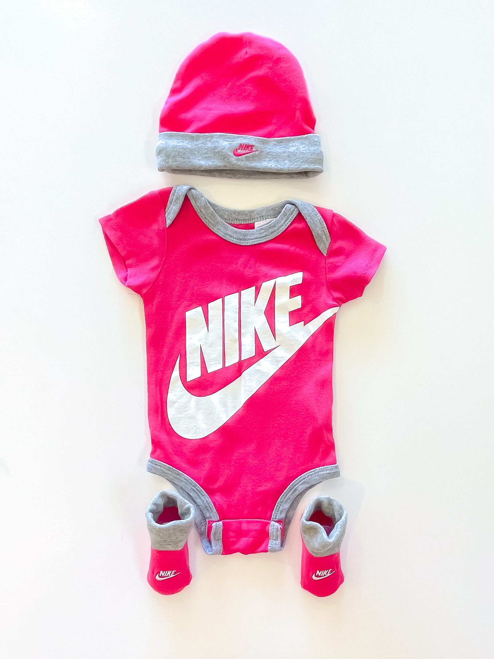Nike futura logo bodysuit (6-12m)