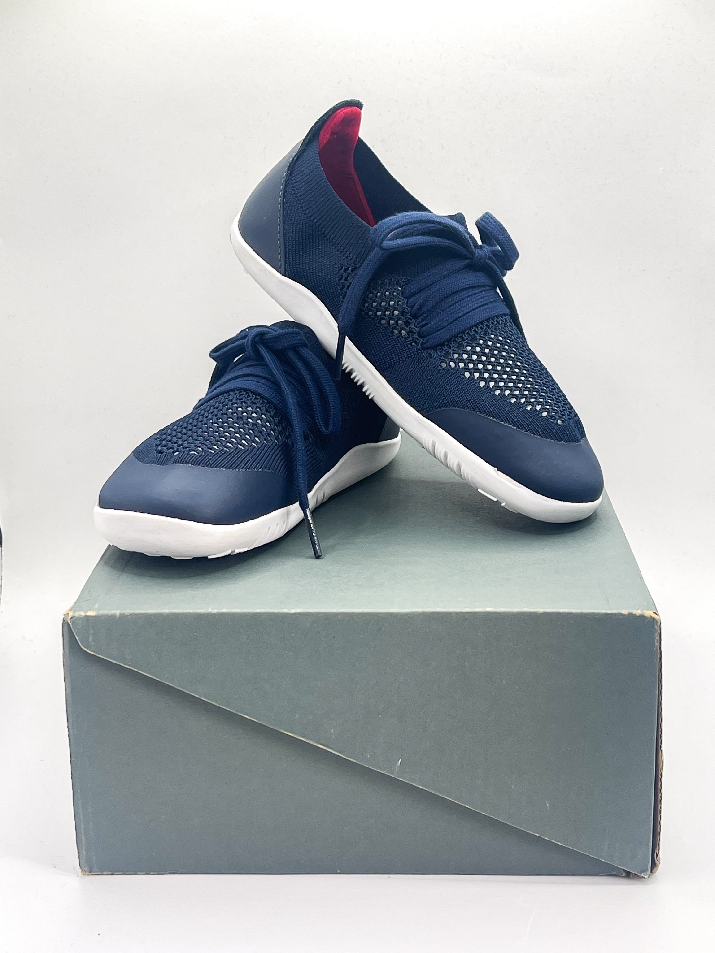 BNWT Bobux kids+ play knit shoes (30EU)