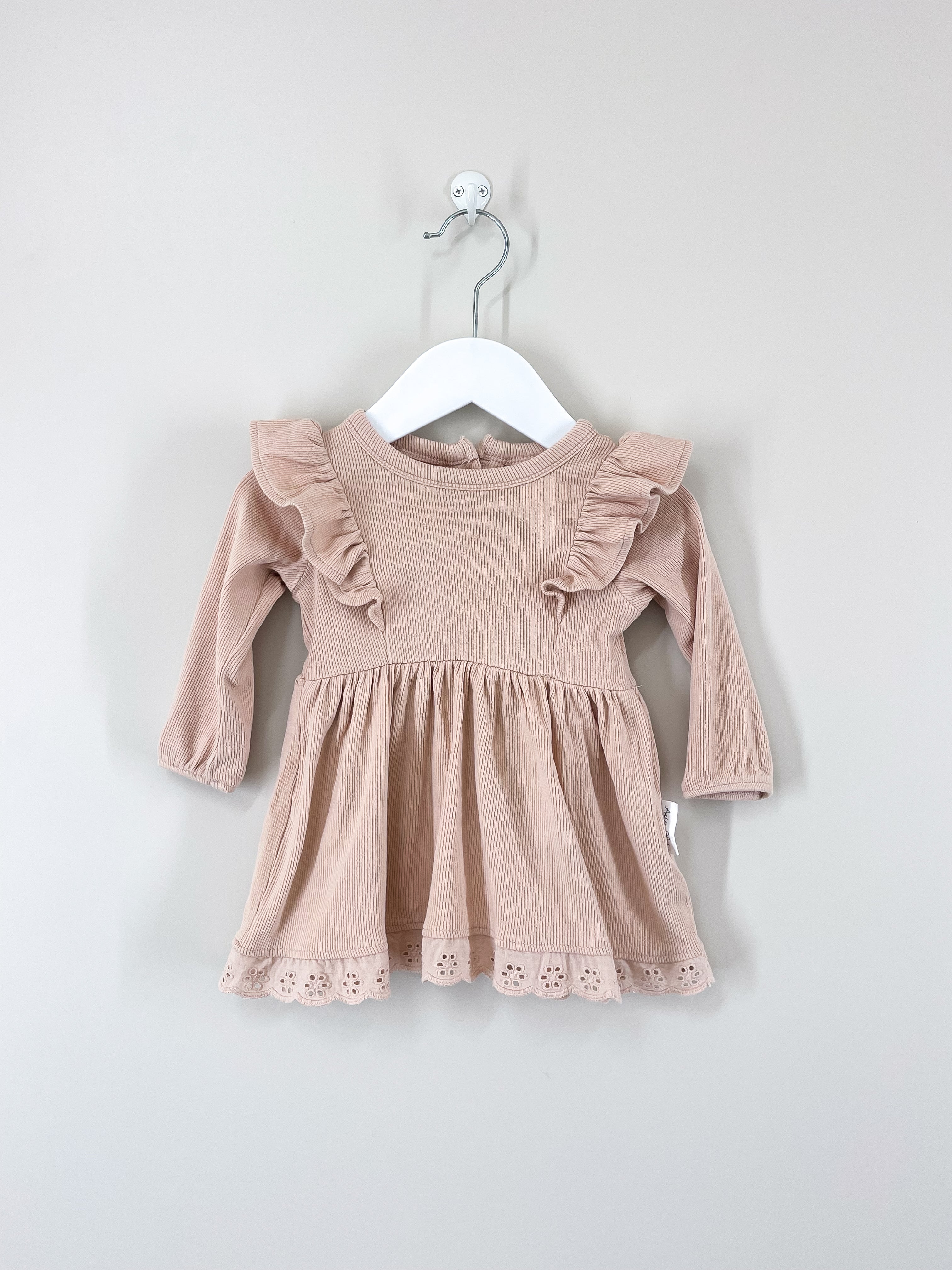 Aster & Oak organic rib ruffle dress (3-6m)