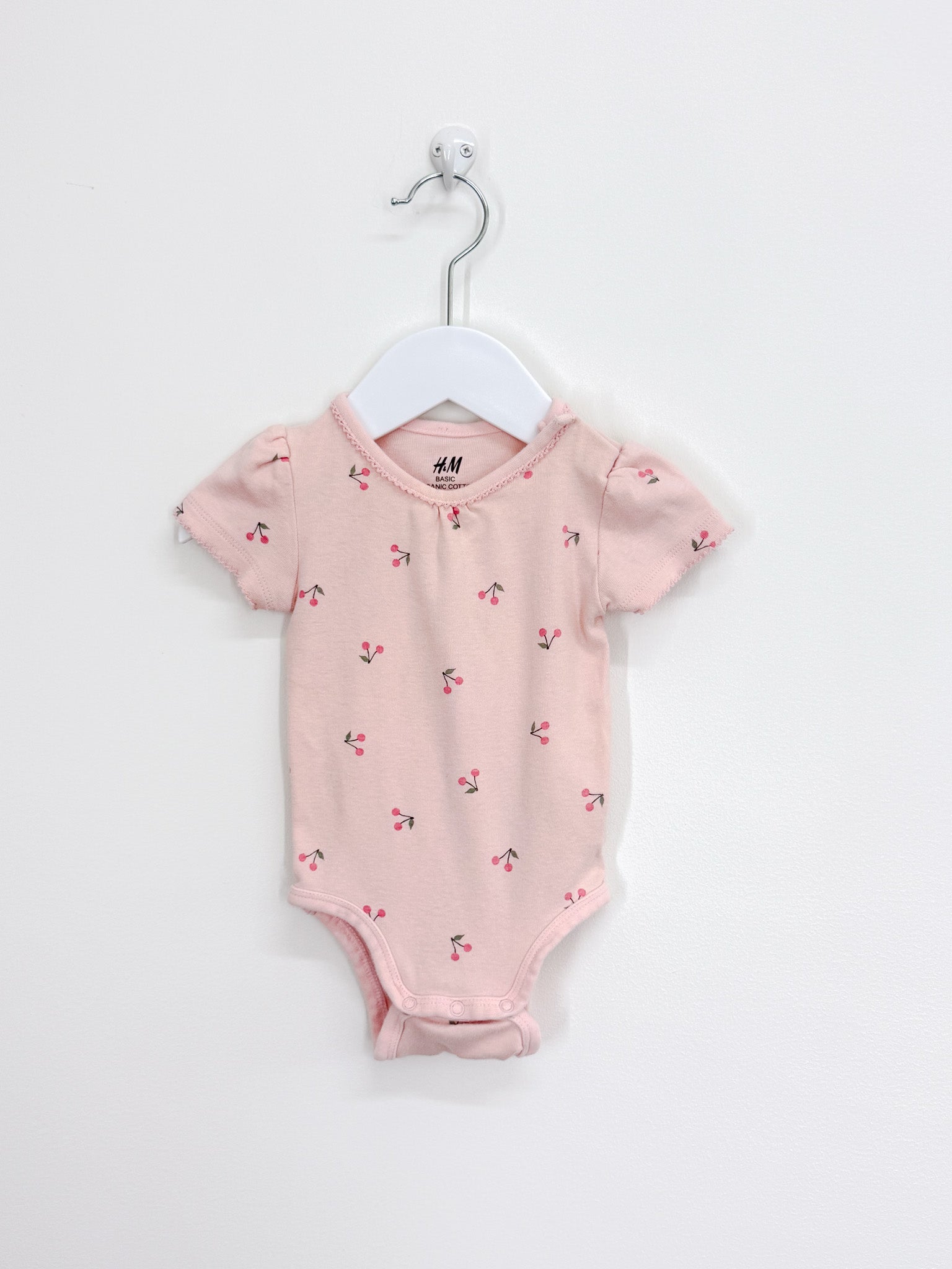 H&M organic short sleeve cherry bodysuit (3-6m)