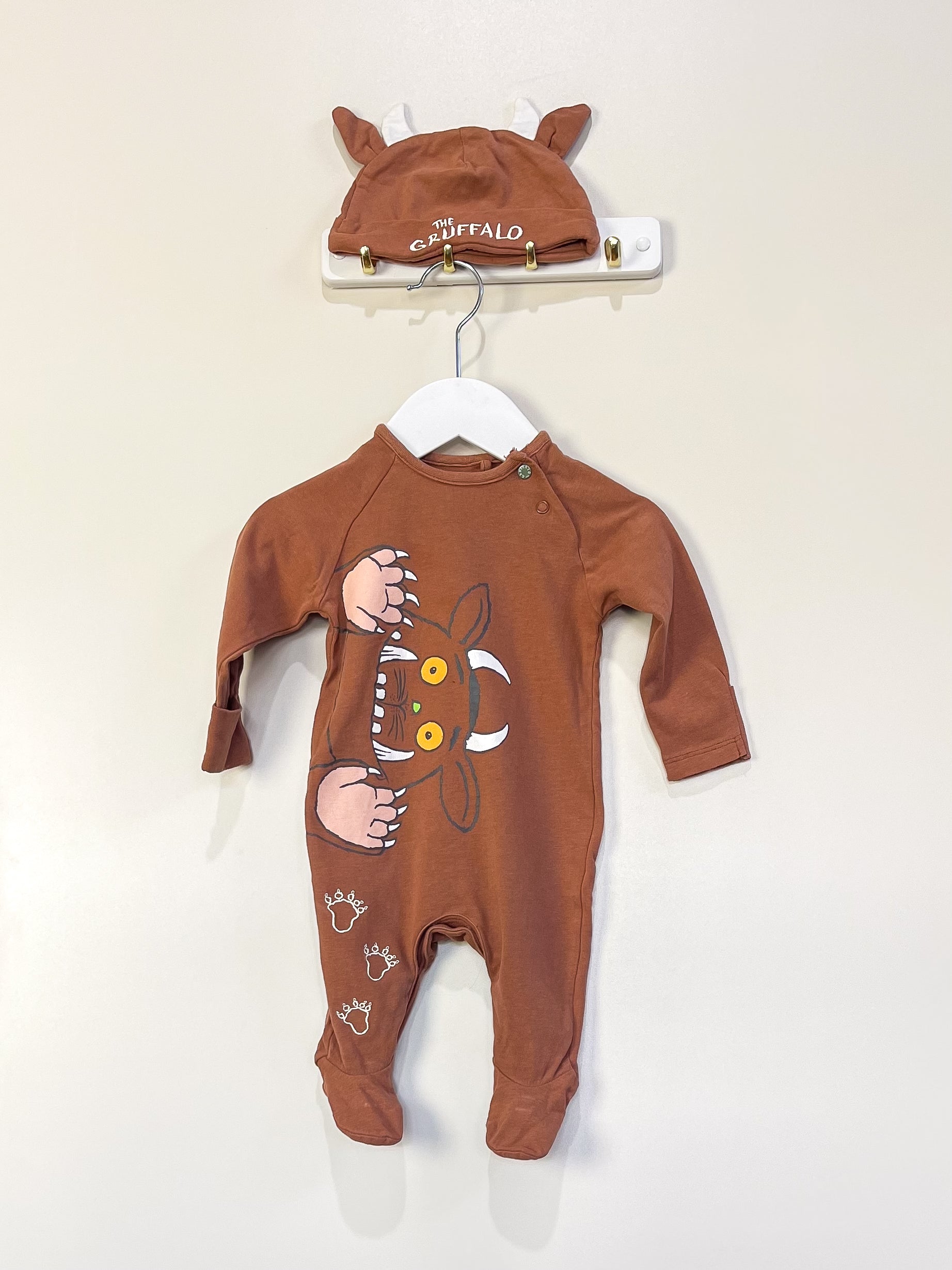 The Gruffalo onesie & beanie set (0-3m)