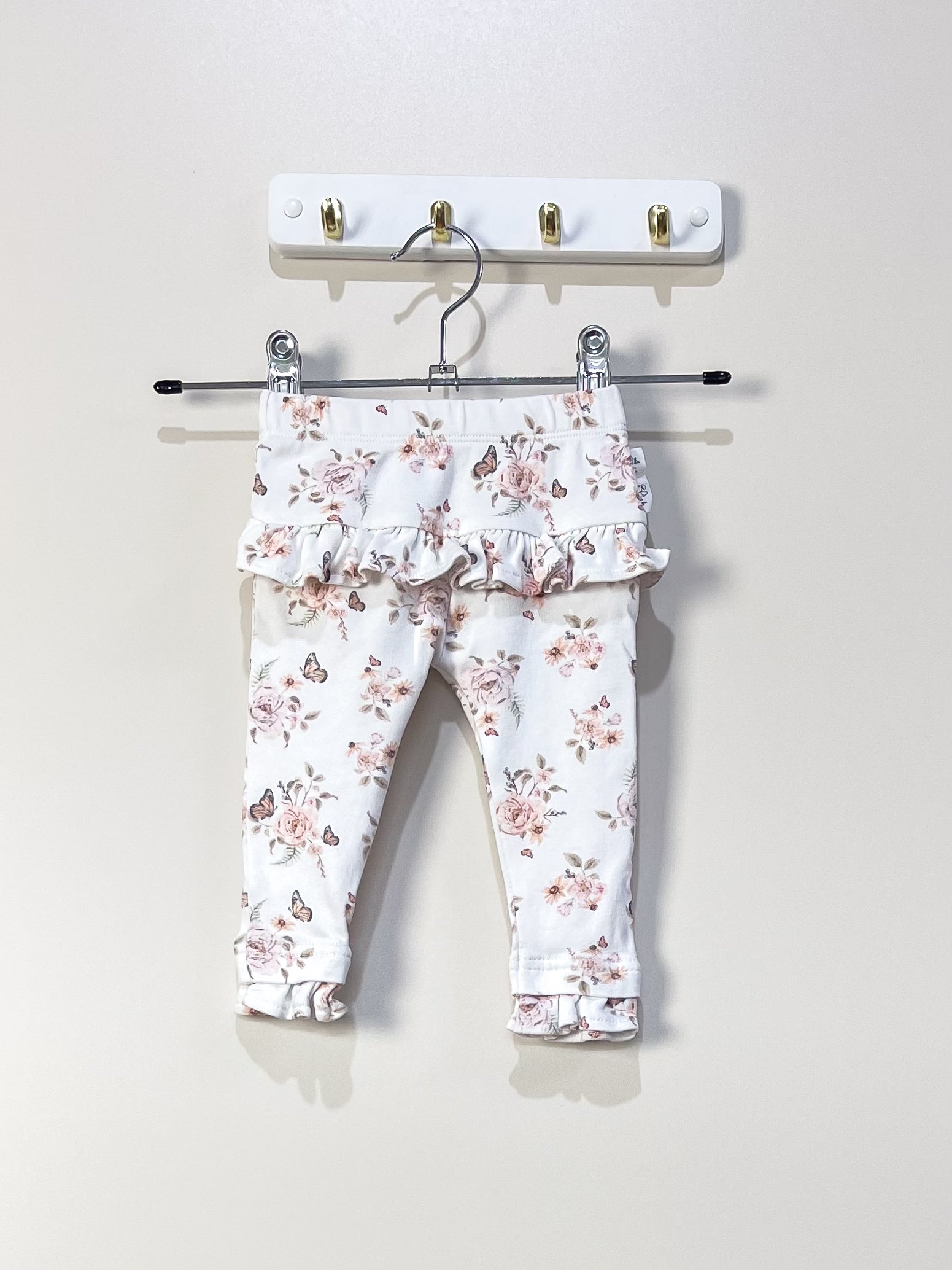 Aster & Oak organic ruffle leggings - butterfly garden (3-6m)