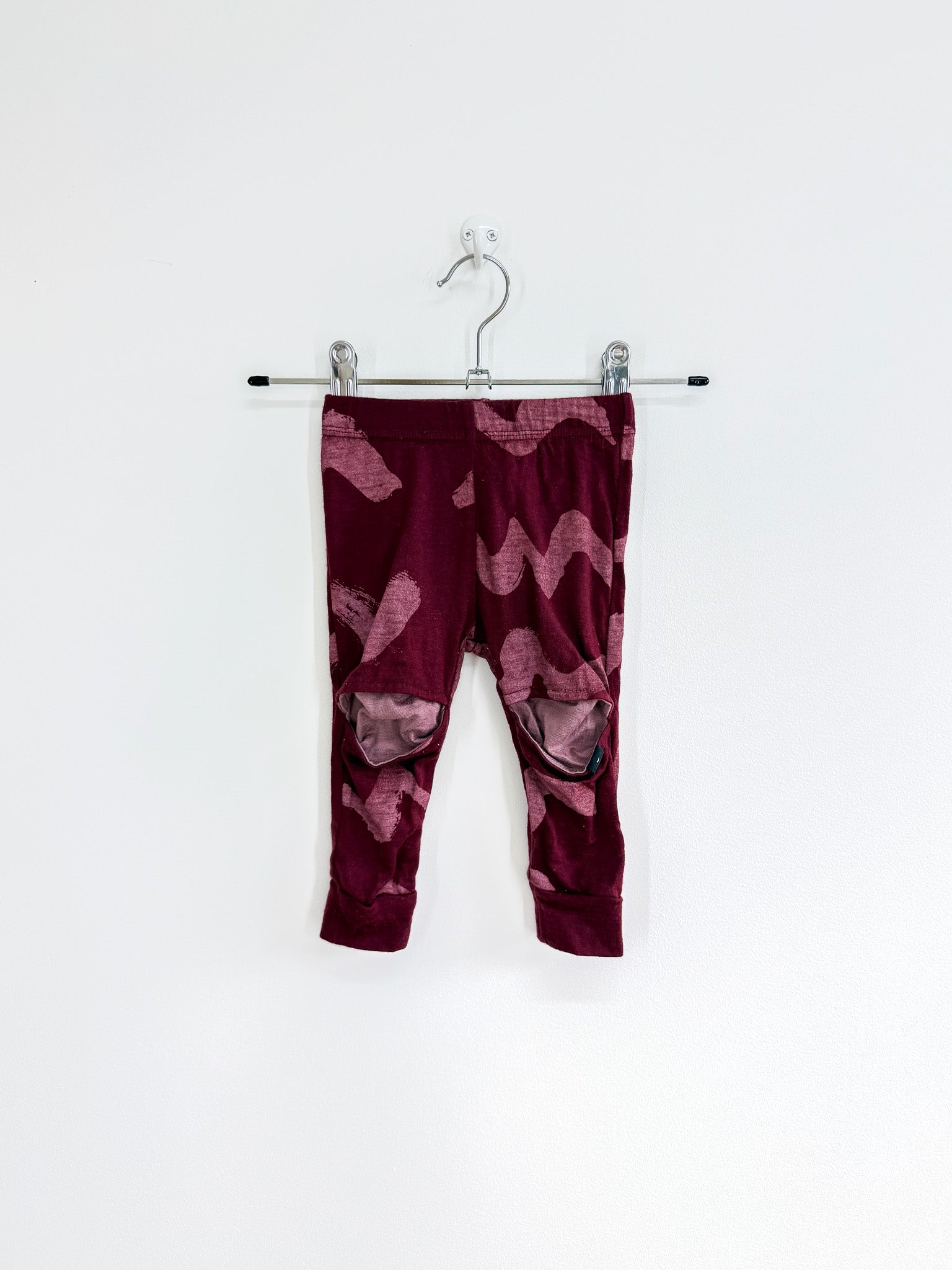 Little Flock Of Horrors merino slasher leggings - merlot graffiti (6-12m)