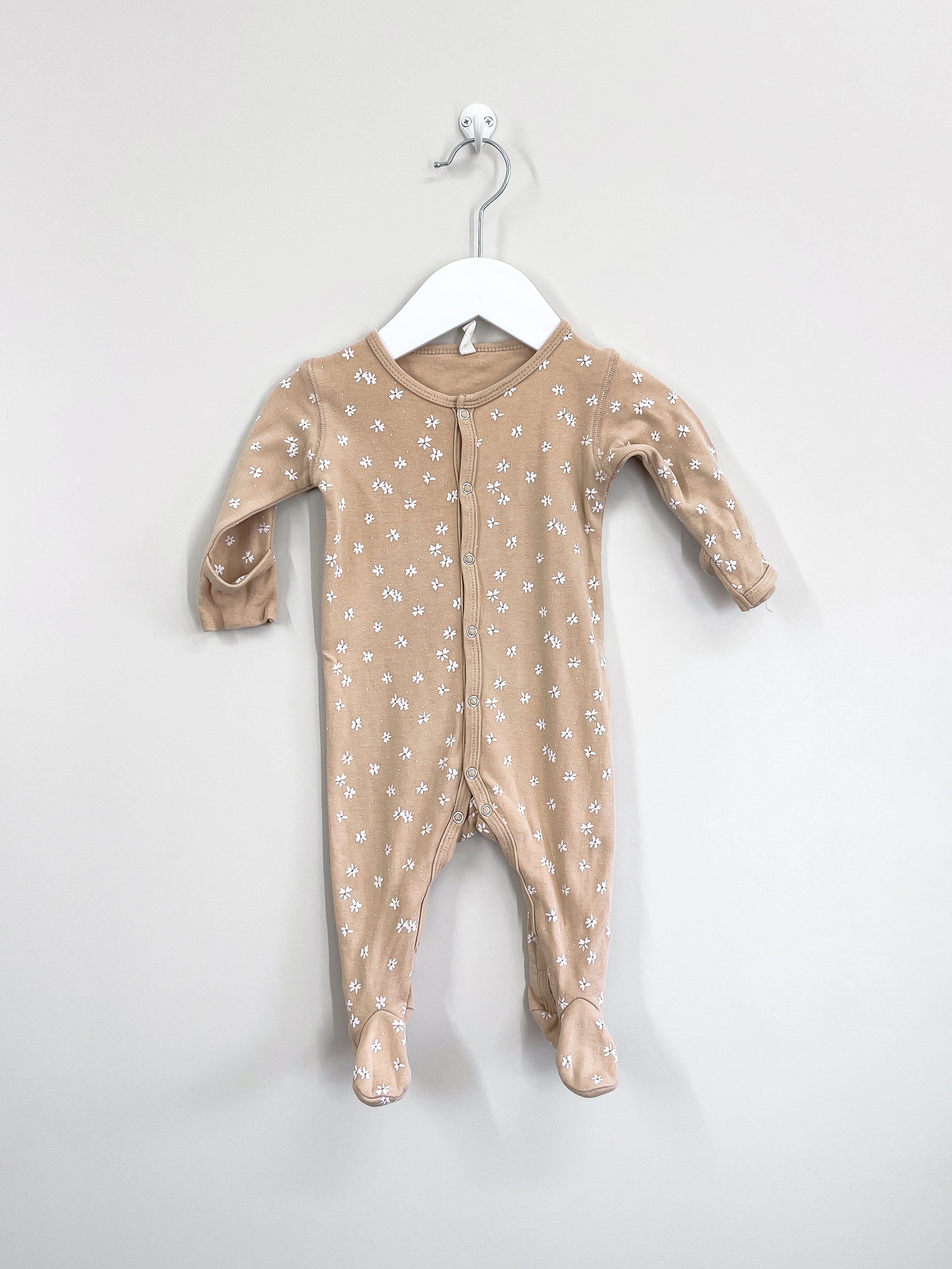 Quincy Mae organic daisy onesie (3-6m)