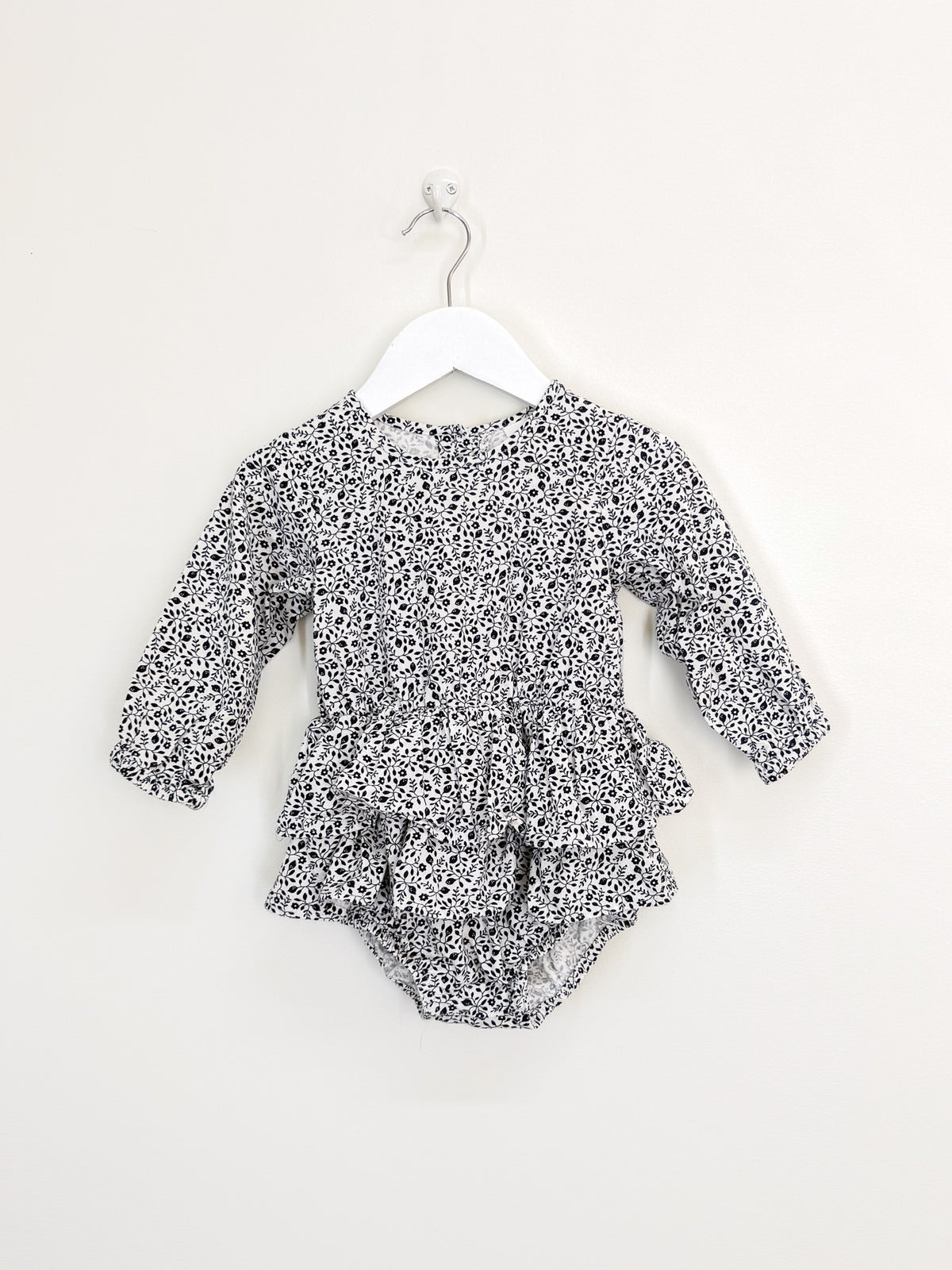 Seed Heritage long sleeve ruffle romper (12-18m)