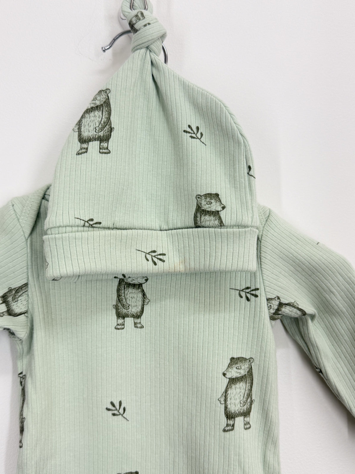 Wilson & Frenchy organic rib bodysuit & knot beanie set (3-6m)