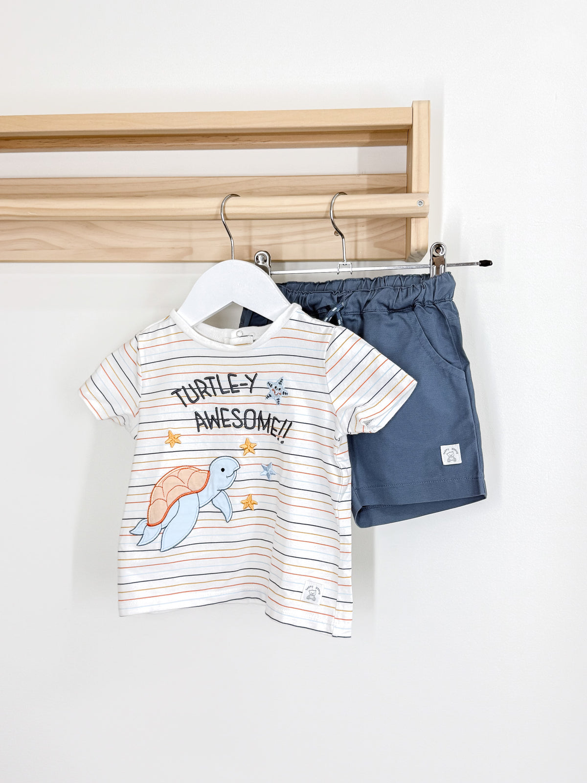 Teeny Weeny trutle-y tee & shorts set (6-12m)
