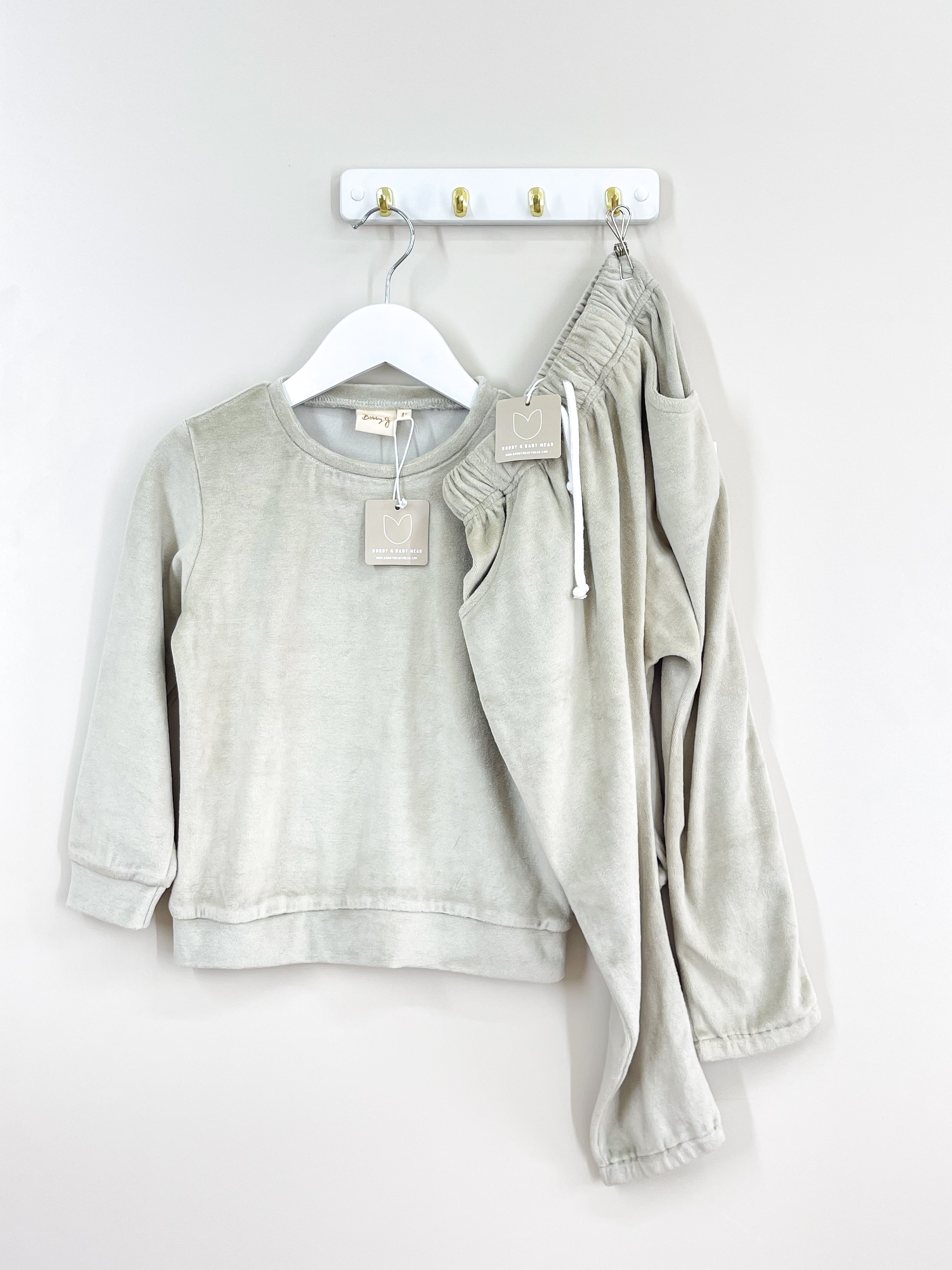 BNWT Bobby G velour set (4-5y)