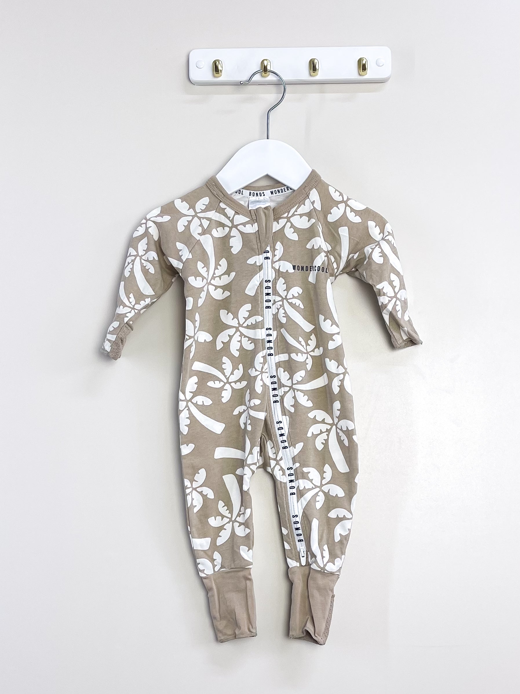 Bonds wondercool wondersuit - beige palms (3-6m)