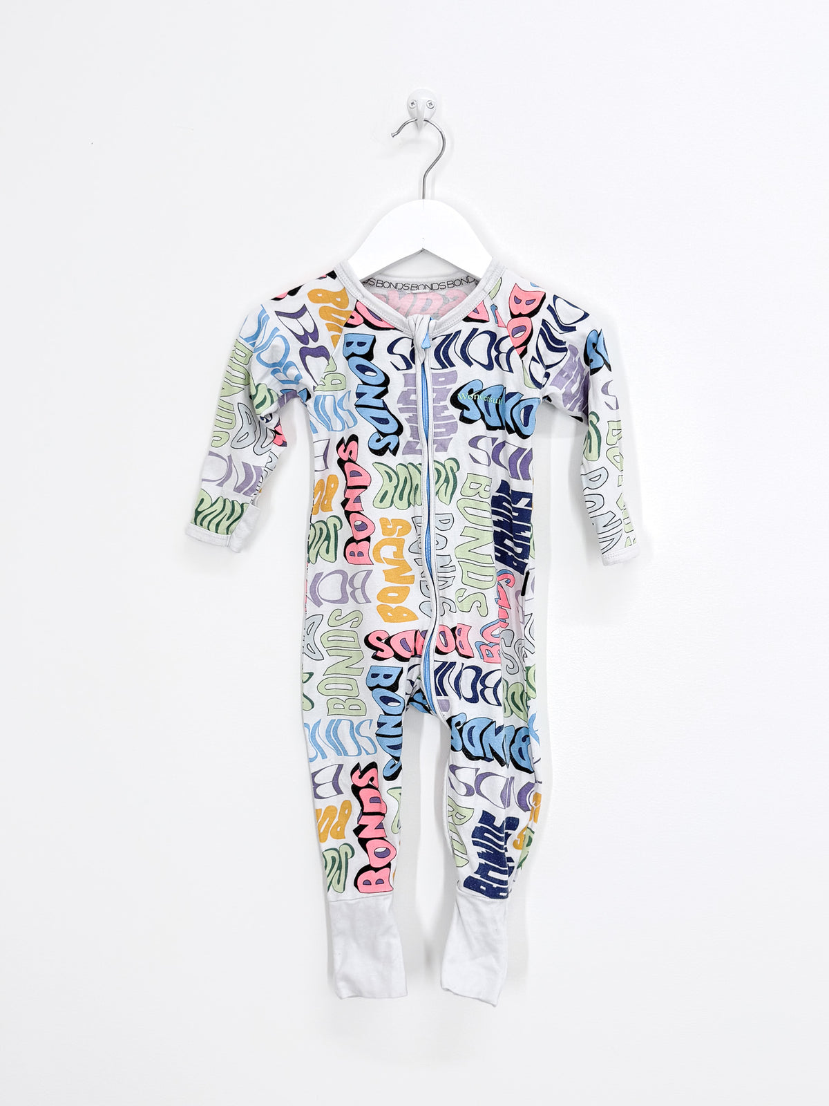 Bonds wondersuit - white multi logo (6-12m)