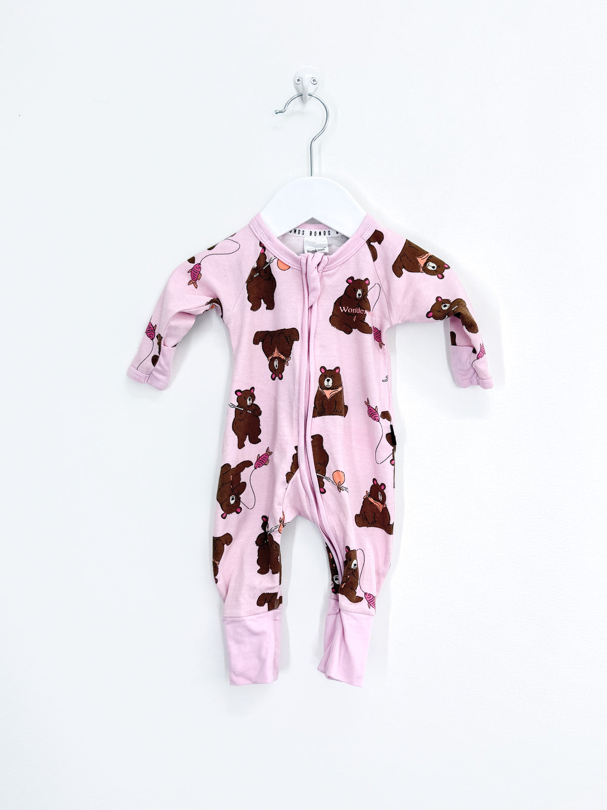Bonds wondersuit - camping bear (newborn)