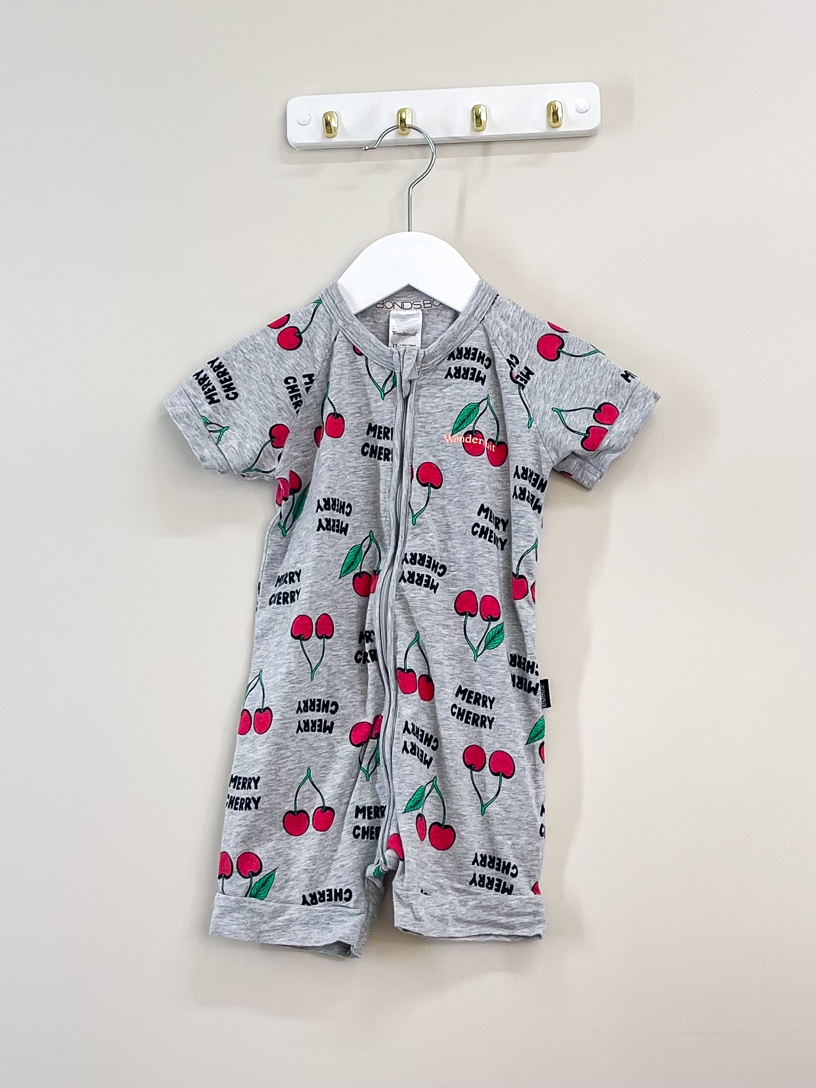 Bonds wondersuit - cherries (12-18m)