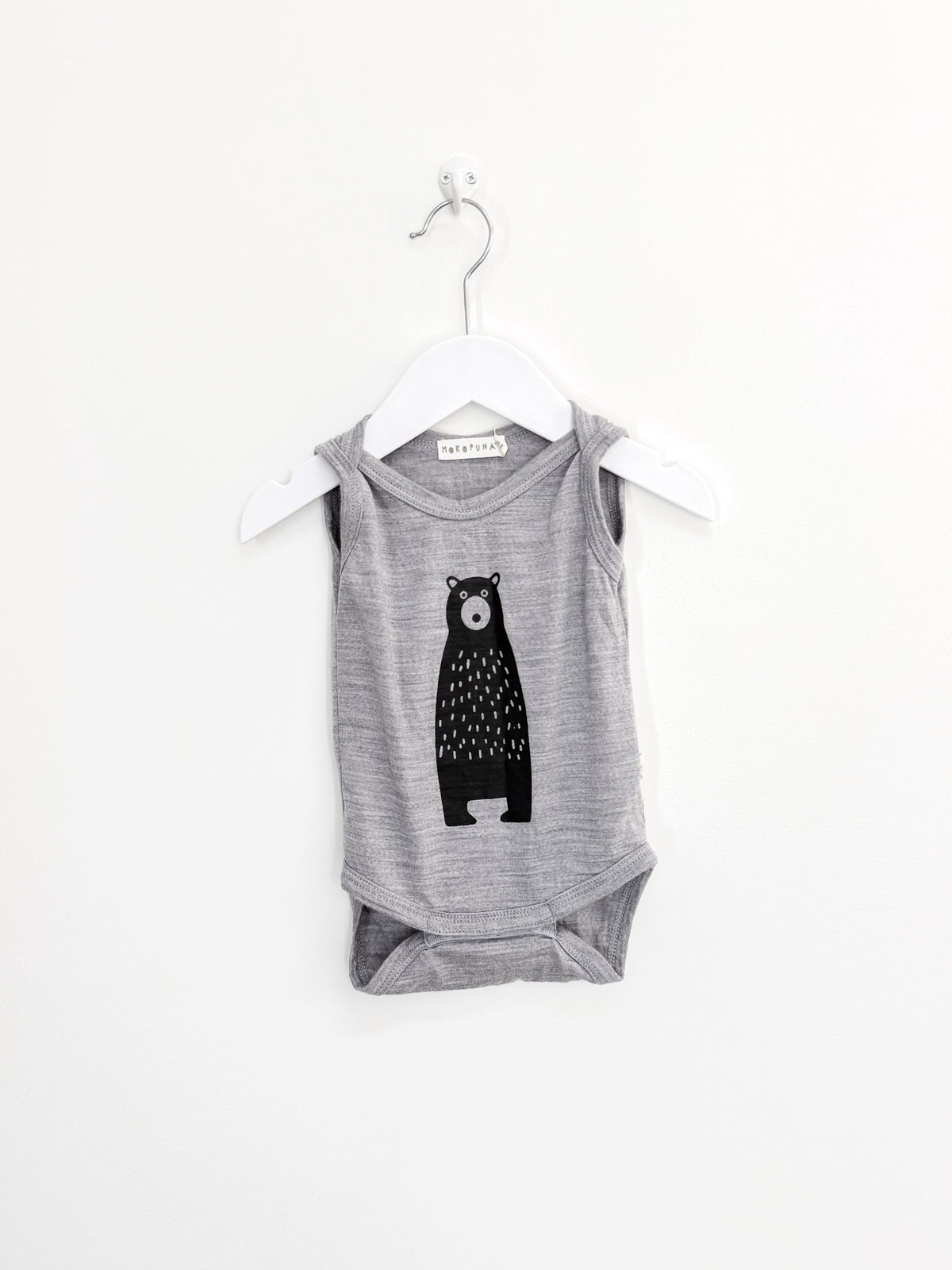 Mokopuna Merino merino singletsuit - grey bear (0-3m)